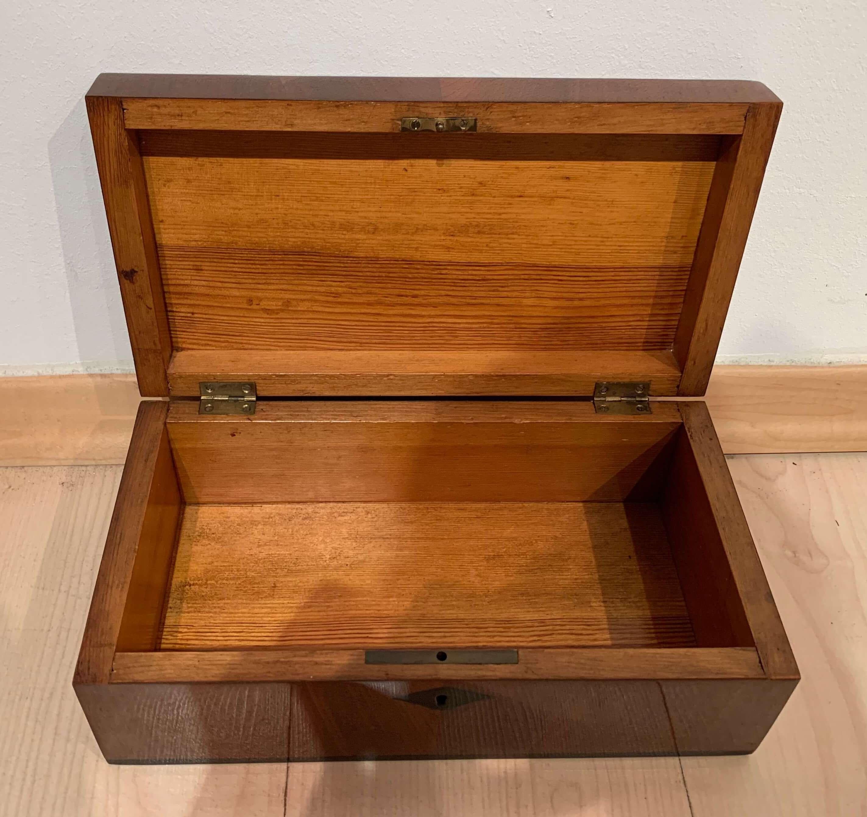 19th Century Neoclassical Biedermeier Casket Box, Walnut Veneer, South Germany, 19th c.