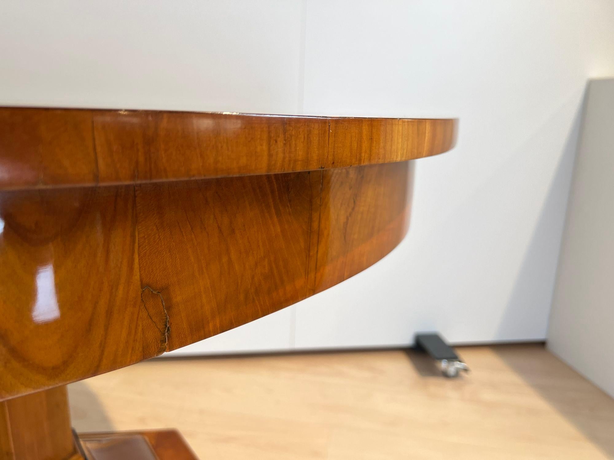 Table centrale Biedermeier, en bois de cerisier et placage, Autriche vers 1820 en vente 4