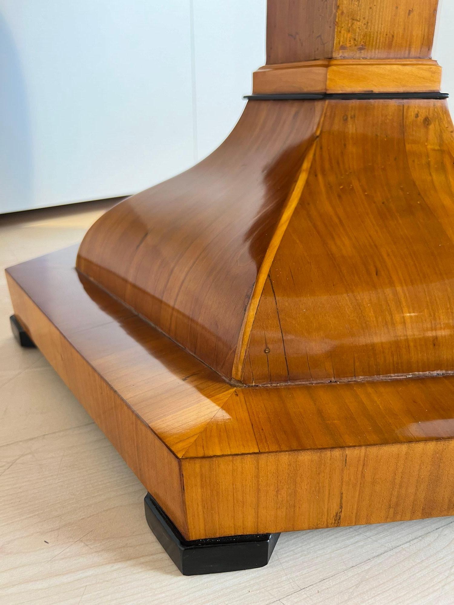 Table centrale Biedermeier, en bois de cerisier et placage, Autriche vers 1820 en vente 10