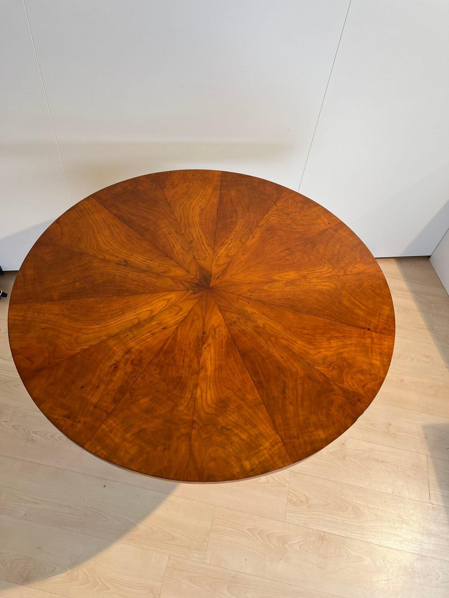 Cerise Table centrale Biedermeier, en bois de cerisier et placage, Autriche vers 1820 en vente