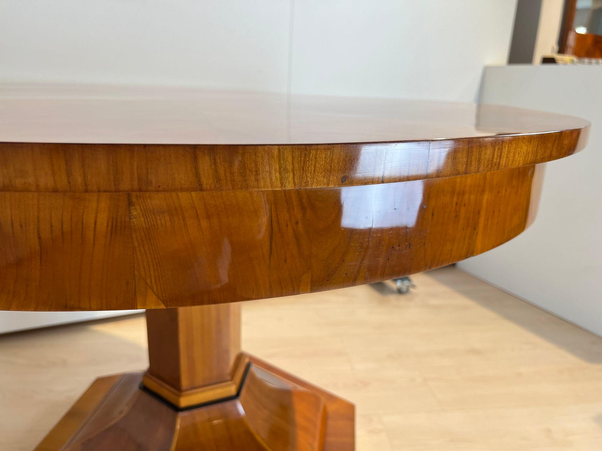 Table centrale Biedermeier, en bois de cerisier et placage, Autriche vers 1820 en vente 3