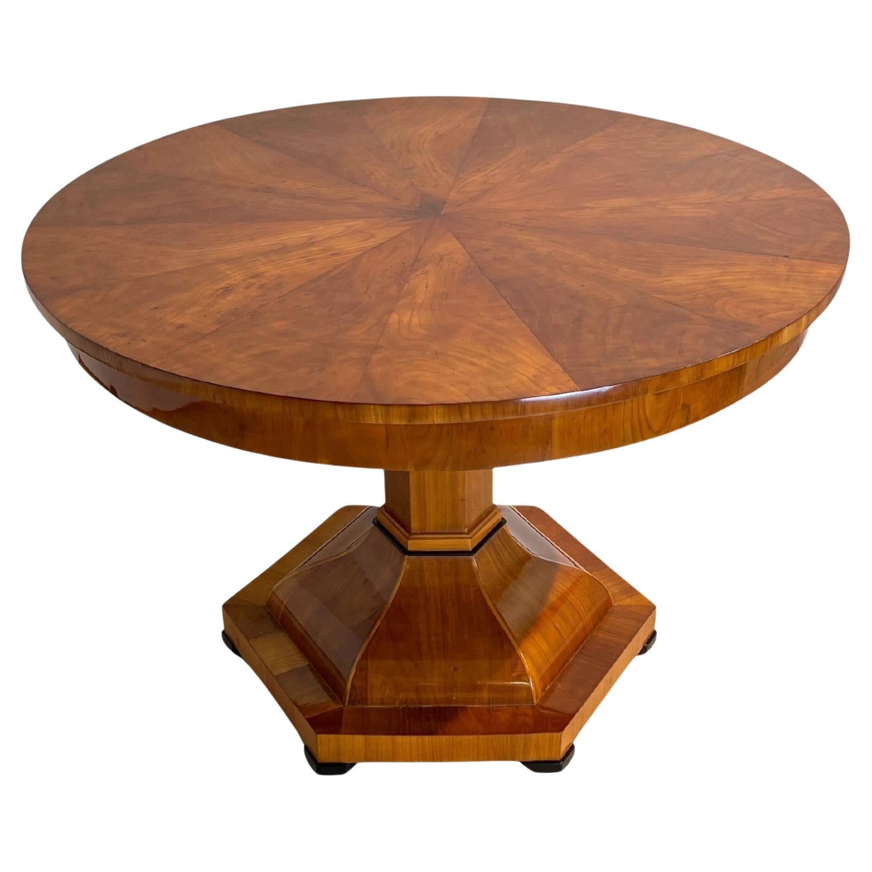 Tavolo da centro Biedermeier, legno di ciliegio e impiallacciato, Austria circa 1820