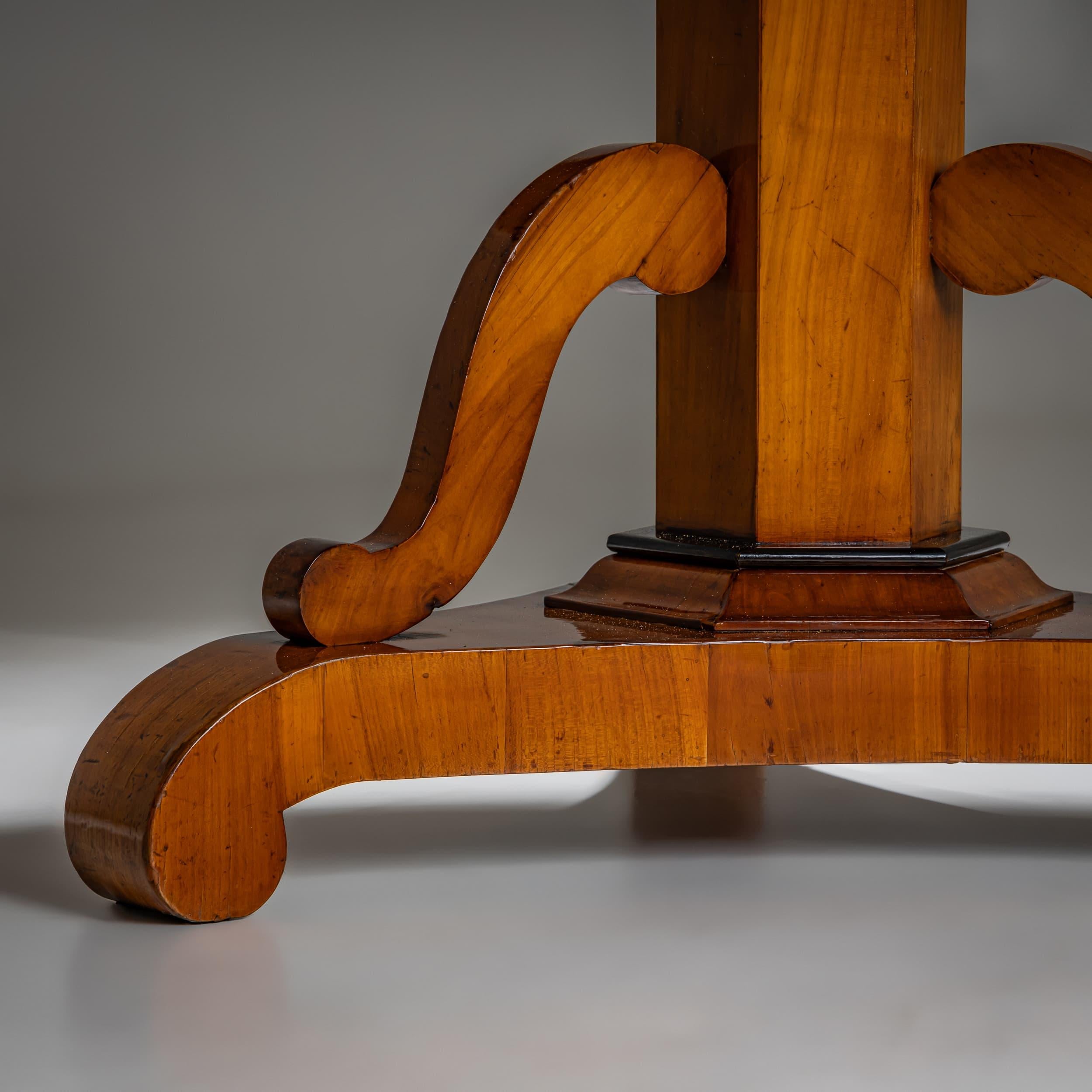 Veneer Biedermeier Center Table, circa 1830