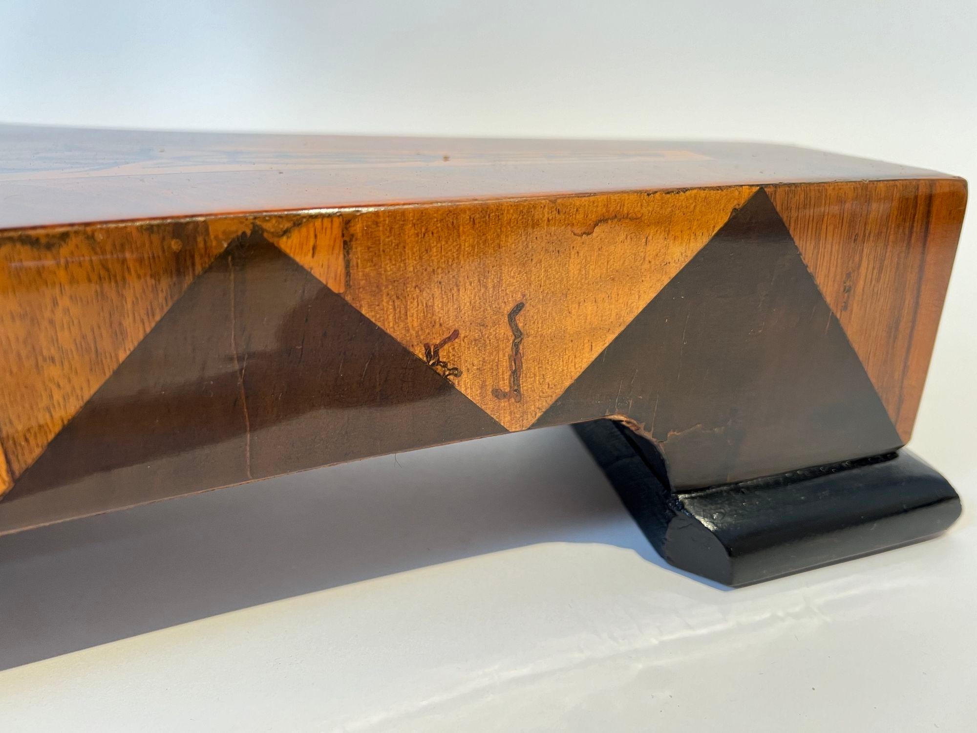 Biedermeier Center Table, Walnut Veneer, Maple Inlays, Germany circa 1830 For Sale 12