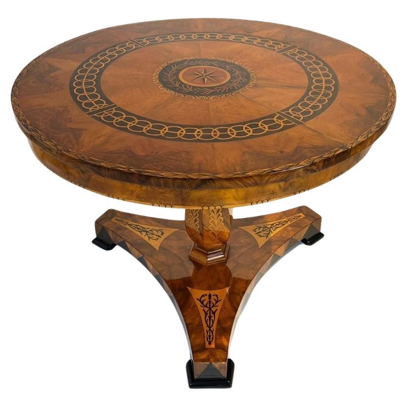 Biedermeier Center Table, Walnut Veneer, Maple Inlays, Germany circa 1830 For Sale