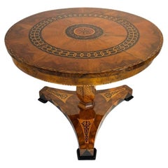 Antique Biedermeier Center Table, Walnut Veneer, Maple Inlays, Germany circa 1830