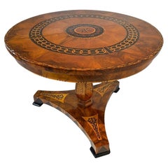 Biedermeier Center Table, Walnut Veneer, Maple Inlays, Germany circa 1830