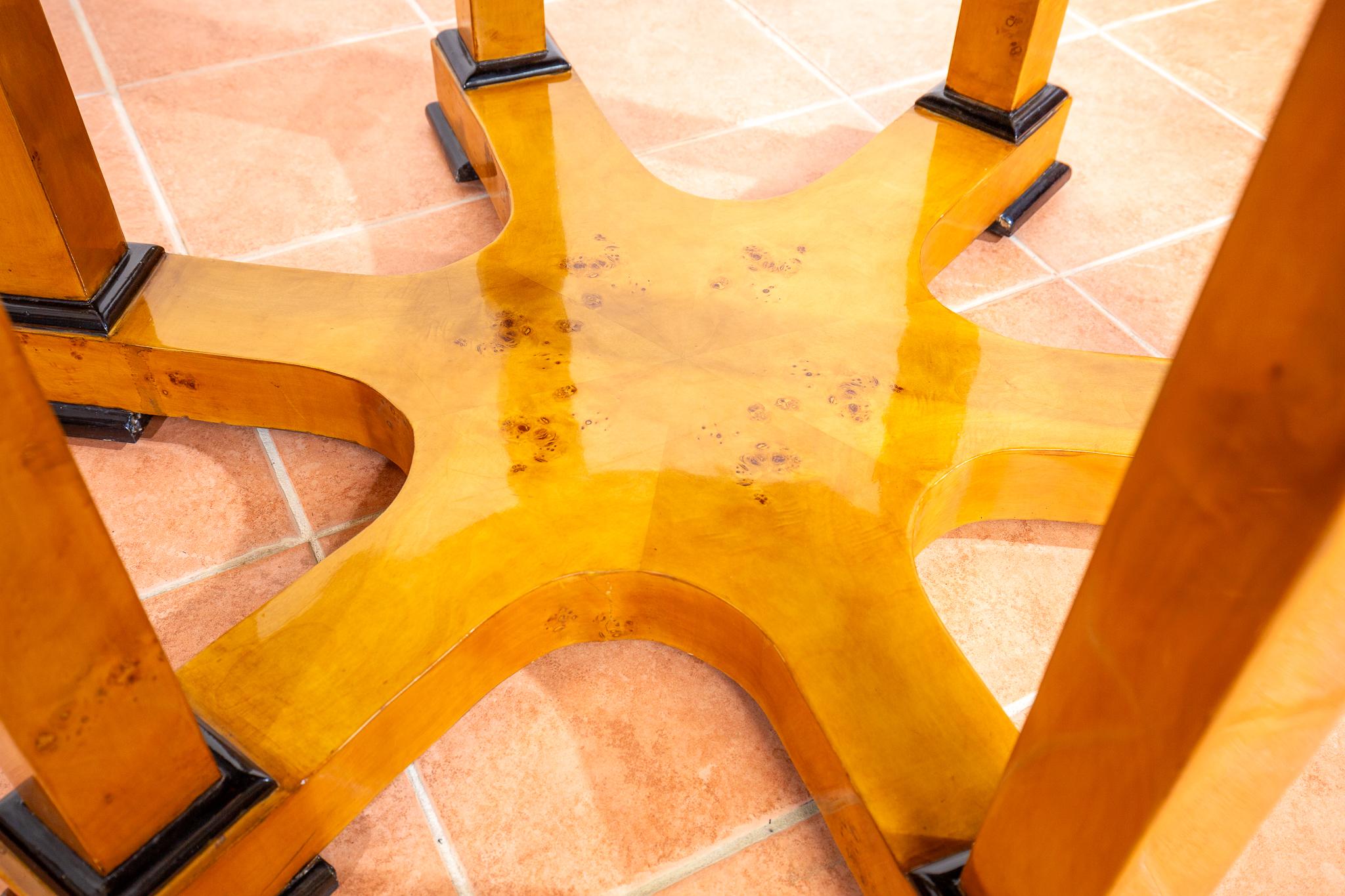 Mesa de centro Biedermeier Rubia Abedul Carelia Casa de campo Finlandesa Rusa Finlandés en venta