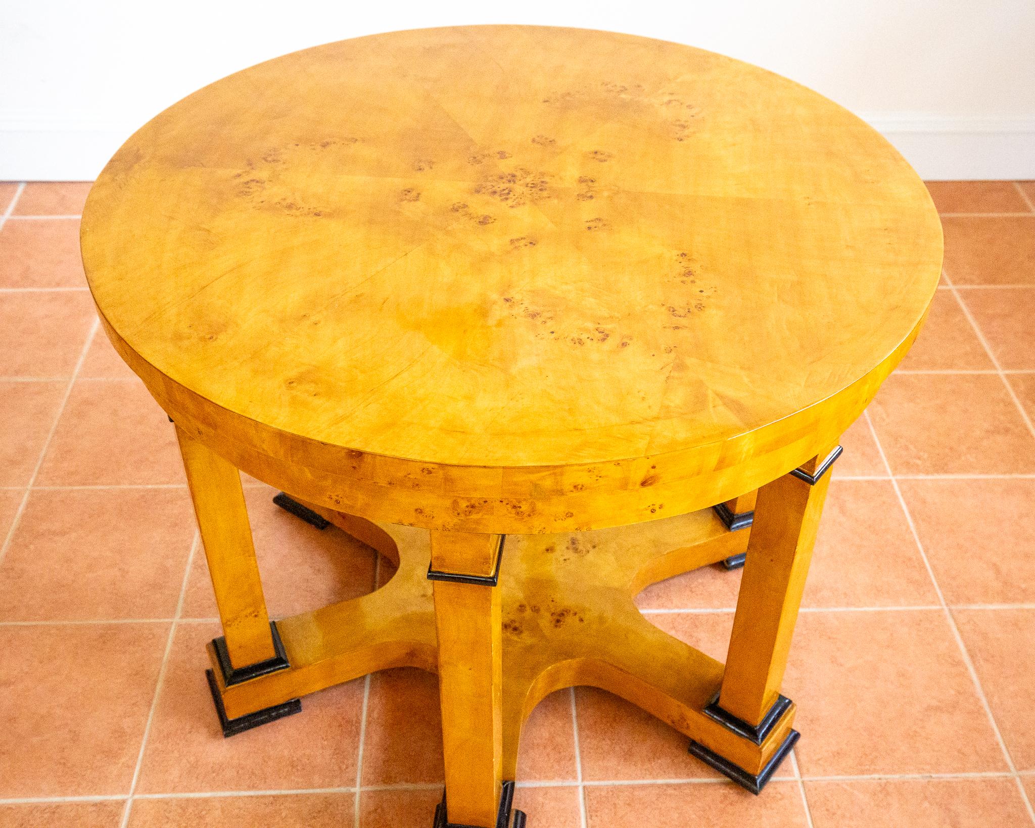 Mesa de centro Biedermeier Rubia Abedul Carelia Casa de campo Finlandesa Rusa en Bueno estado para la venta en London, GB
