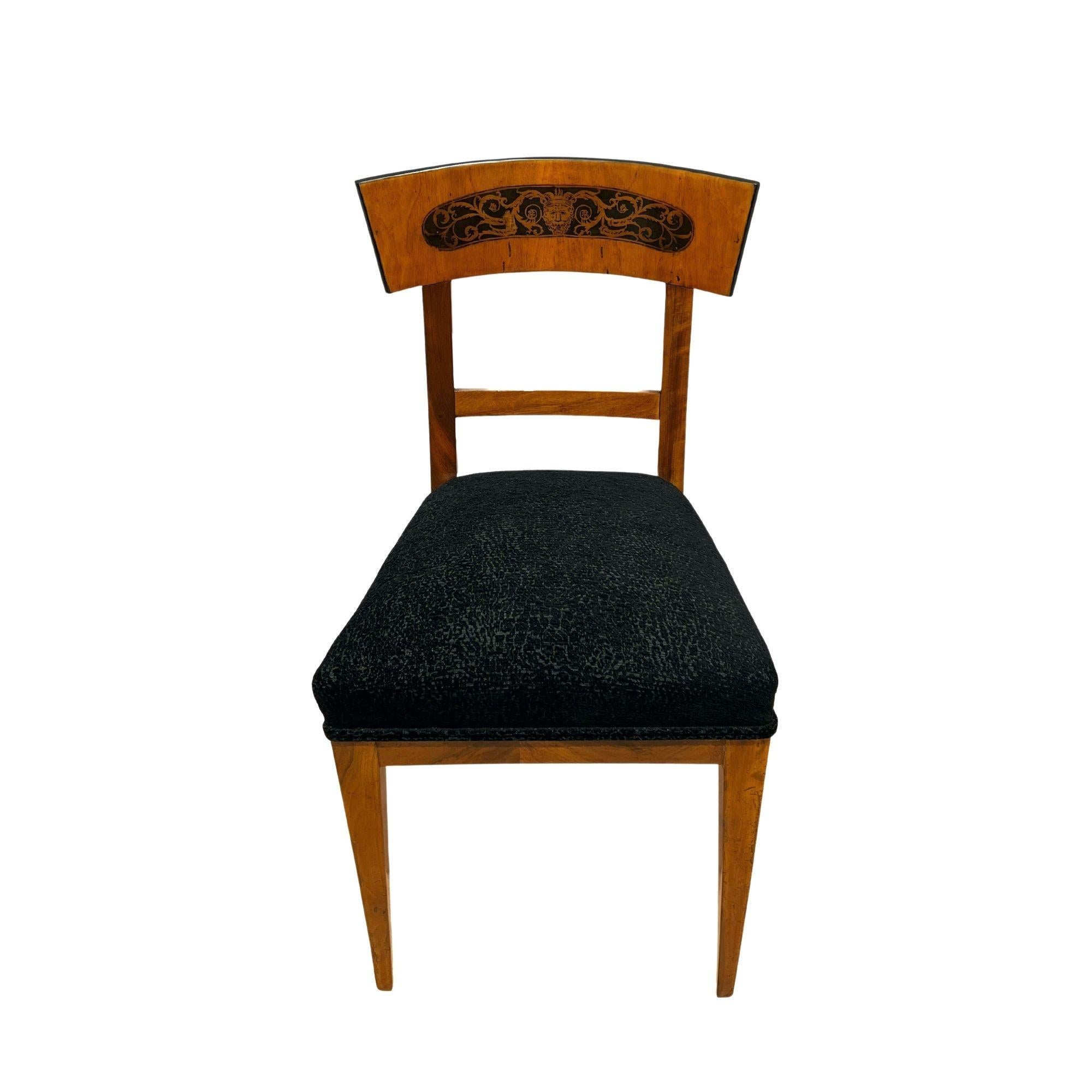 Elegant and rare Biedermeier chair from South Germany around 1820.
Cherry wood veneered and solid. Curved back board. Beautiful original tush /ink wash painting. Very comfortable seat. Black upholstery fabric.
Dimensions: H 89 cm x B 46,5 cm x T
