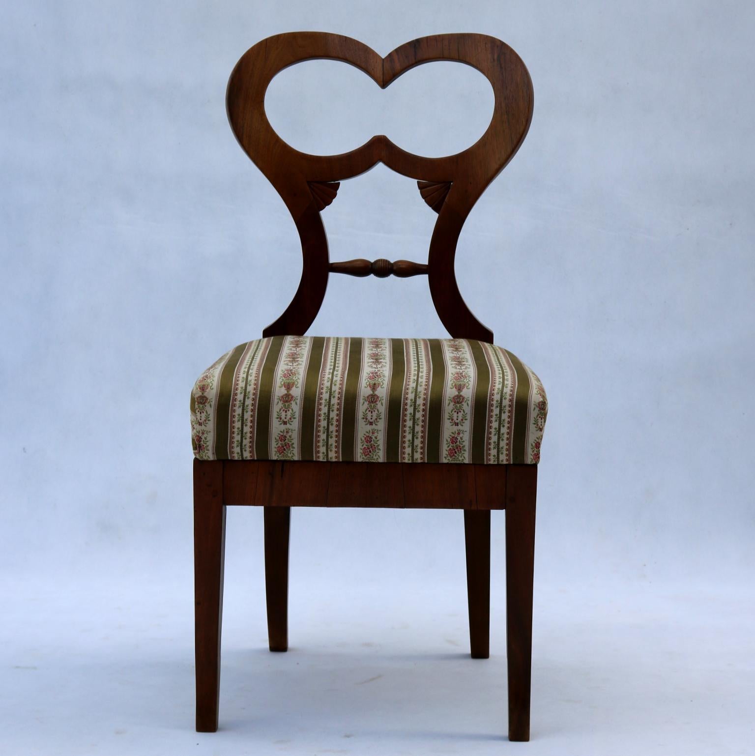 Beautiful single Biedermeier chair in thick walnut veneer from Germany 1820s. 
