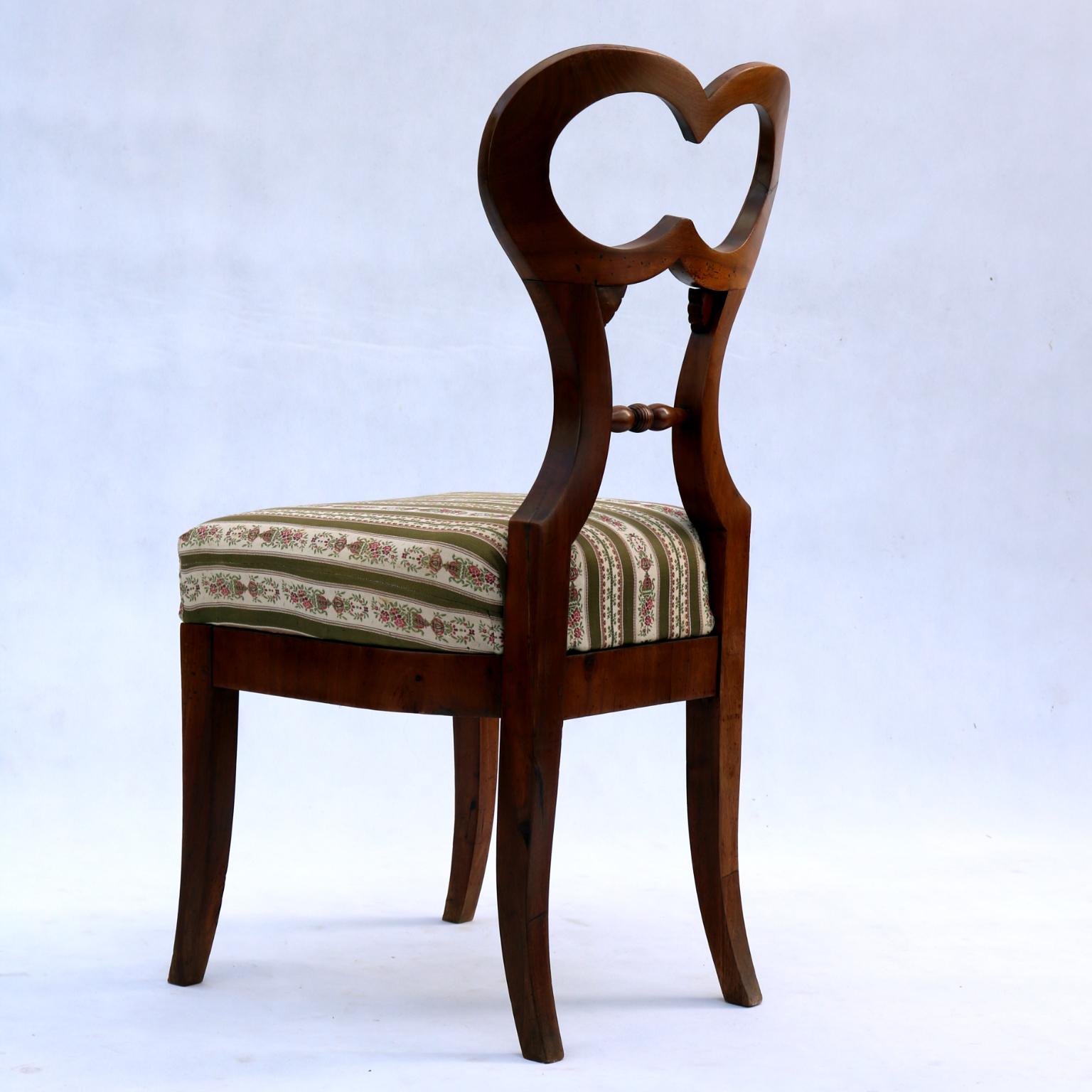 German Biedermeier Chair in Walnut 1820s