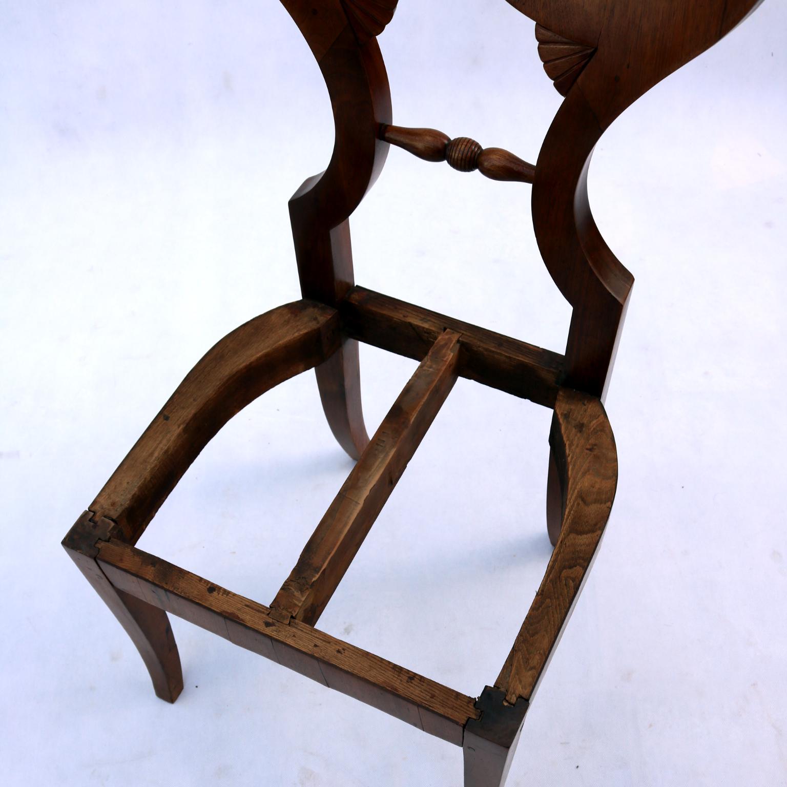 19th Century Biedermeier Chair in Walnut 1820s