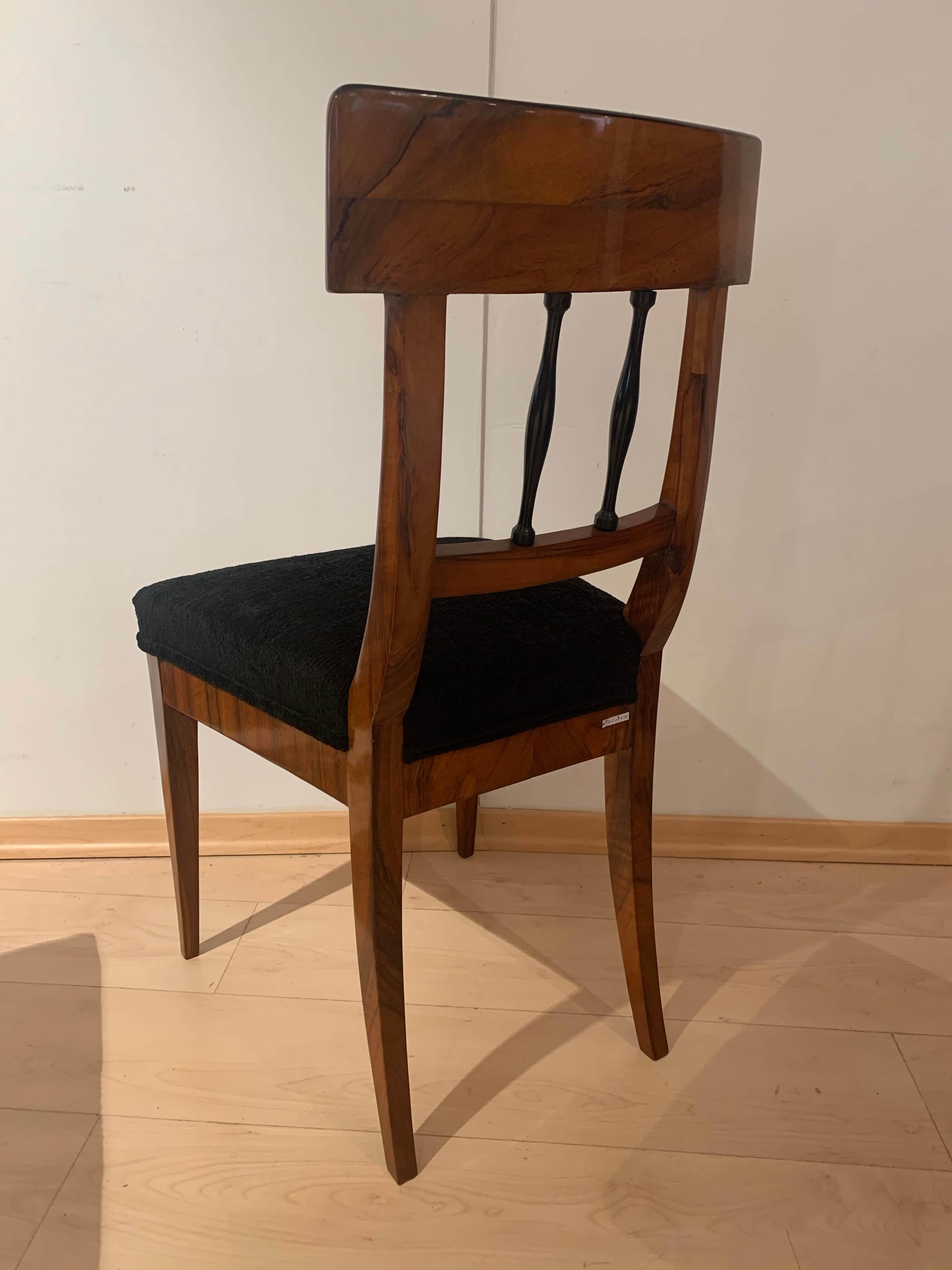 Biedermeier Chair, Walnut Veneer, Black Velvet, South Germany, circa 1820 In Good Condition In Regensburg, DE