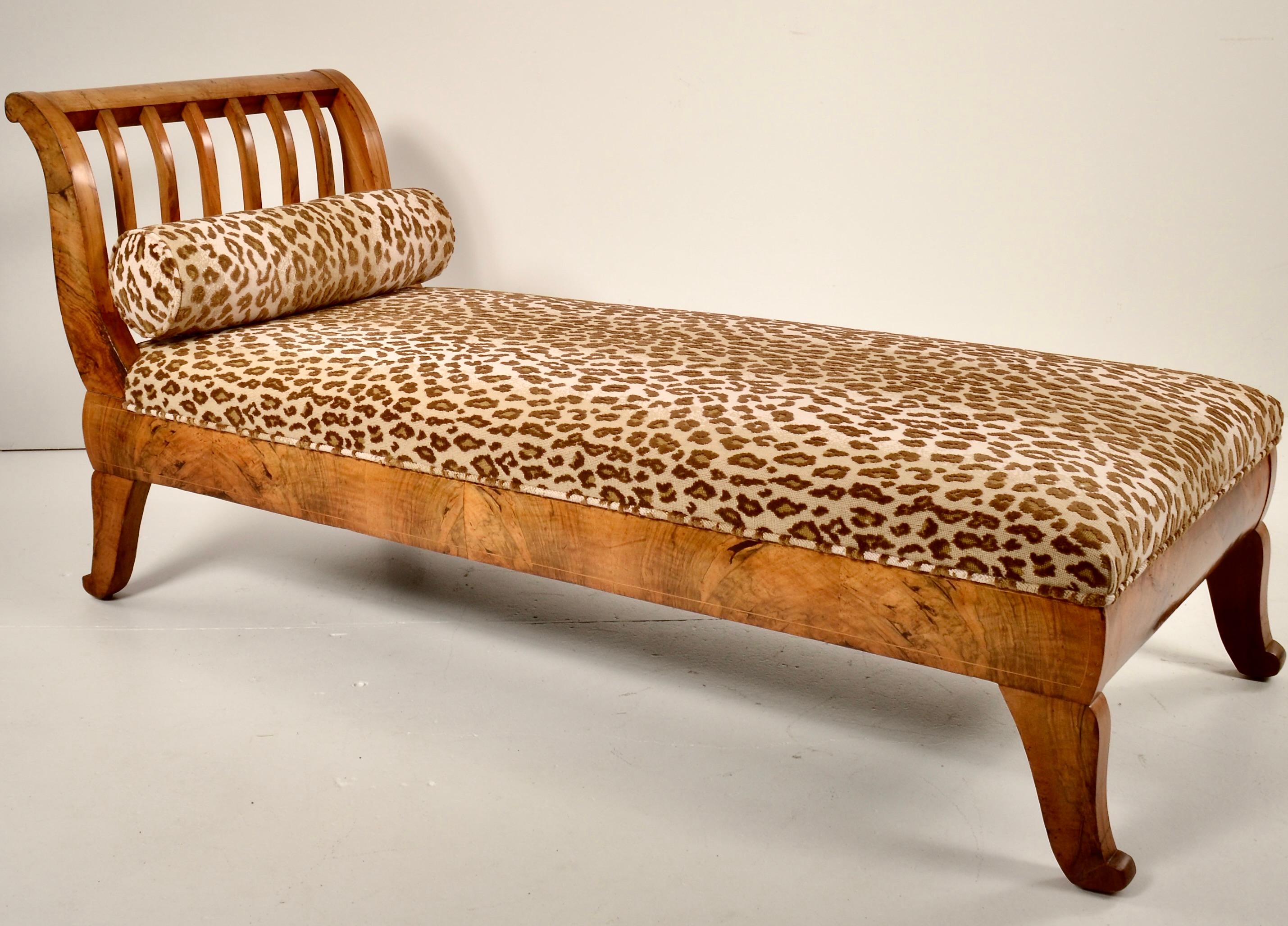 Biedermeier Chaise Longue, Viena, Austria c1830 In Good Condition For Sale In Norwalk, CT