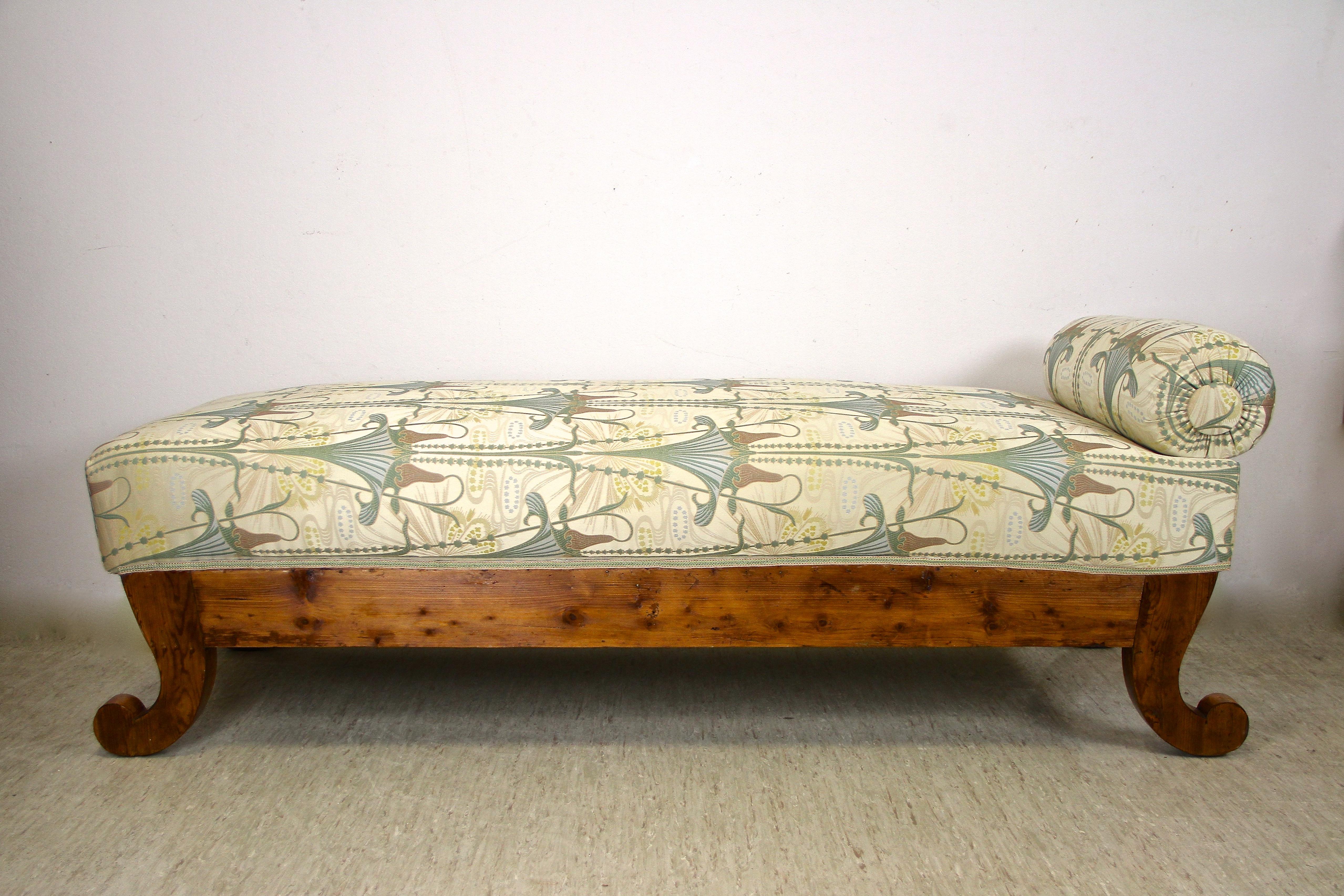 Biedermeier Chaise Lounge/ Daybed Nutwood, Newly Upholstered, Austria, ca. 1850 1