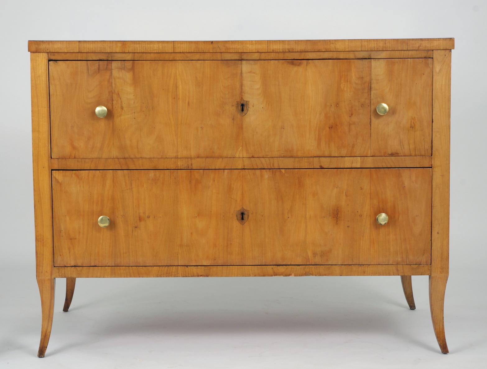 Biedermeier Cherry Chest of Drawers, circa 1810 In Good Condition For Sale In St. Louis, MO