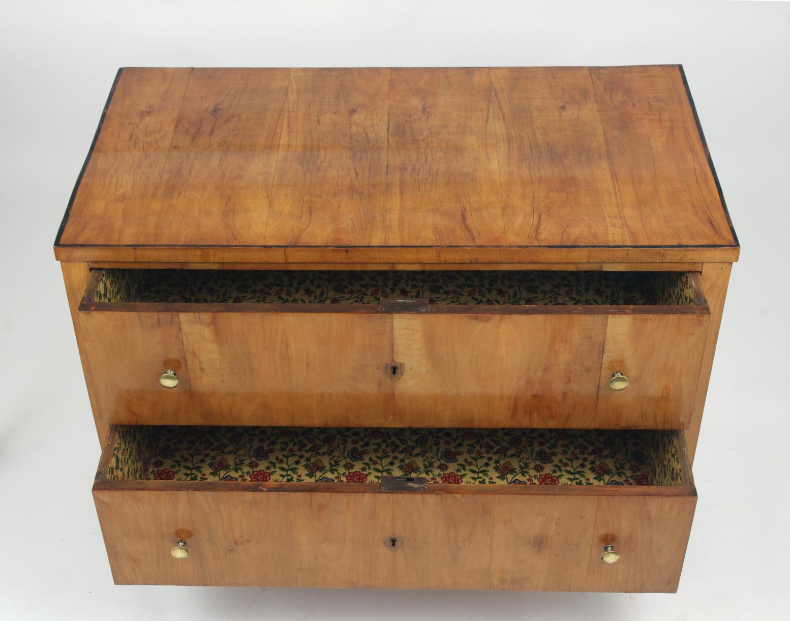 Biedermeier Cherry Chest of Drawers, circa 1810 For Sale 2
