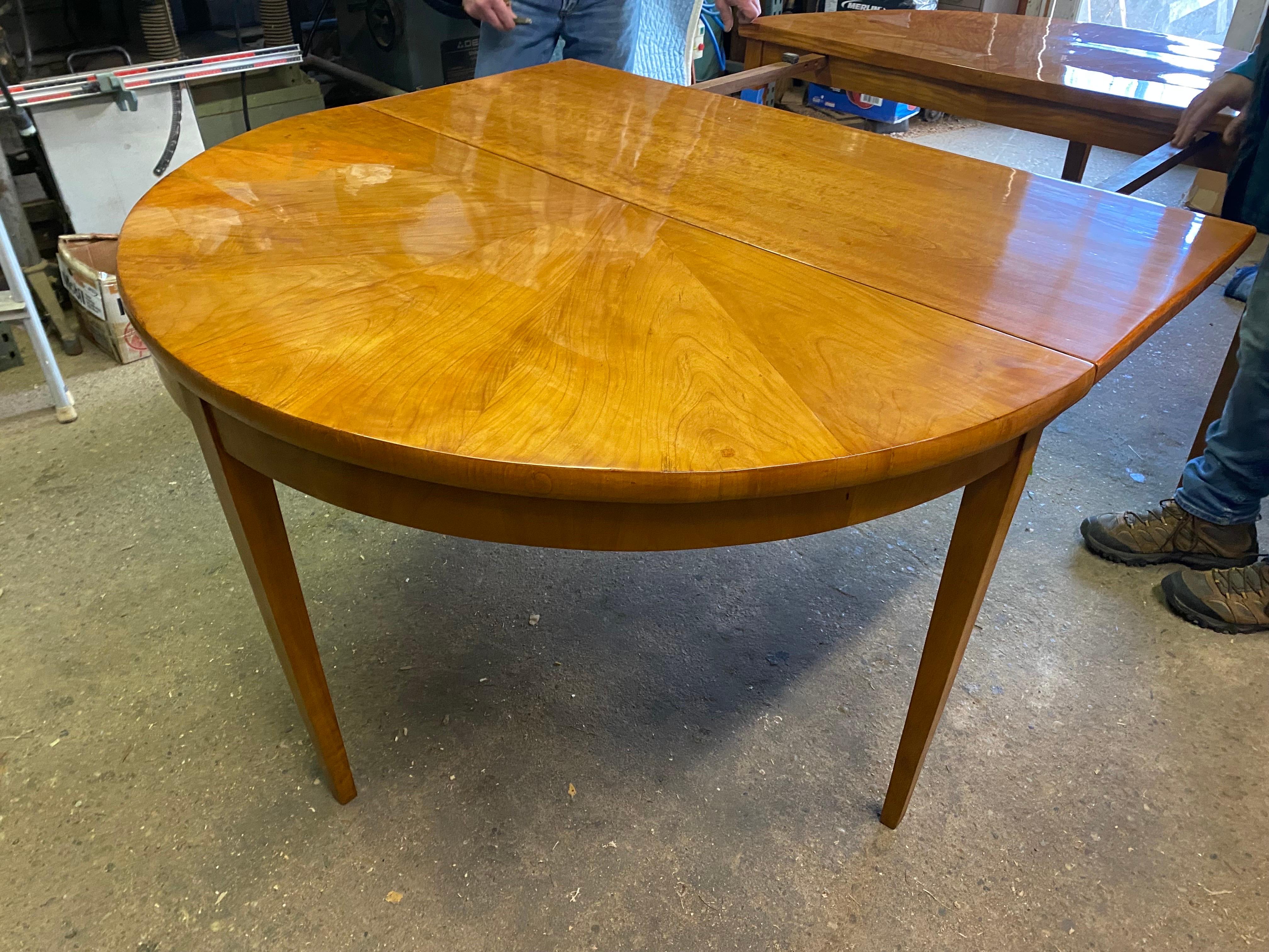 Table de salle à manger Biedermeier, Allemagne du Sud, vers 1815 Bon état - En vente à Southampton, NY