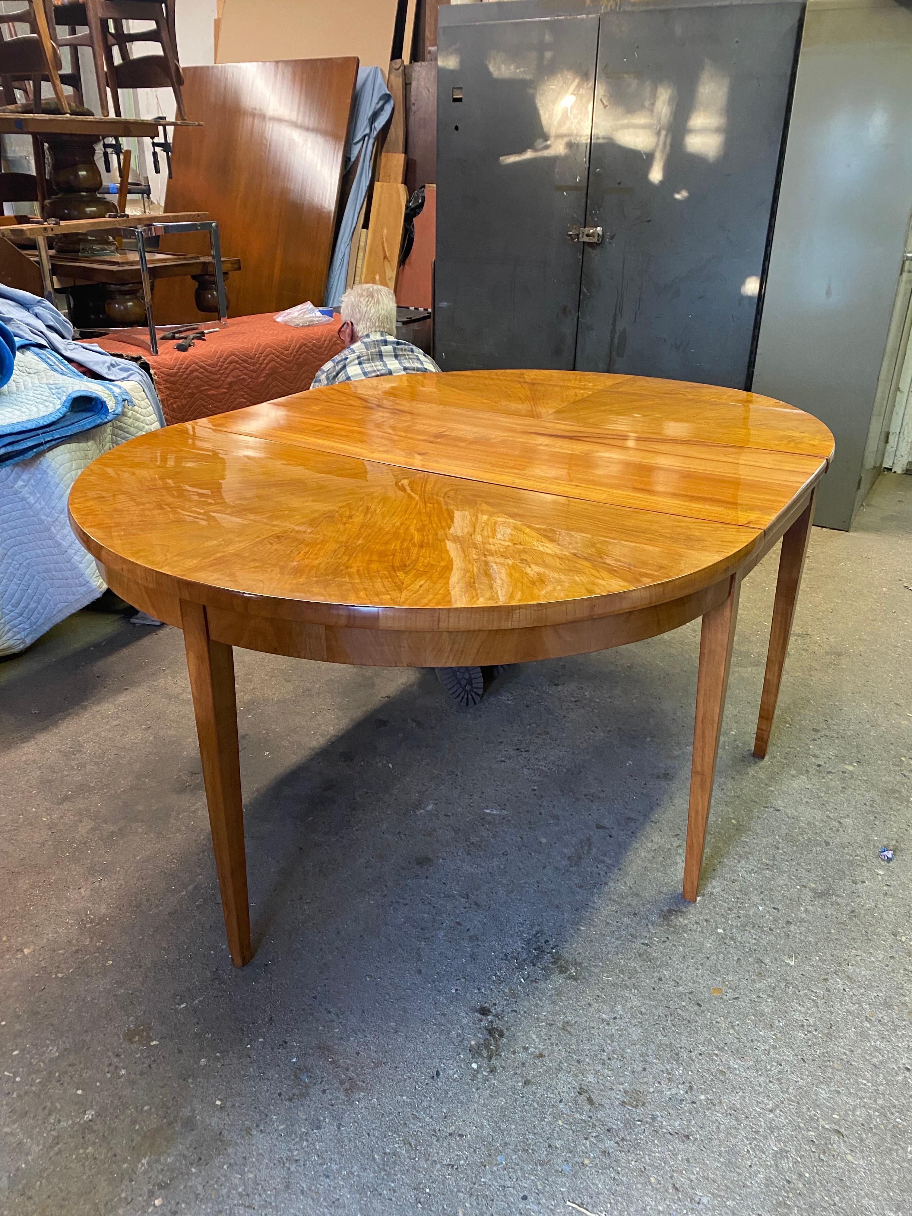 Cerise Table de salle à manger Biedermeier, Allemagne du Sud, vers 1815 en vente