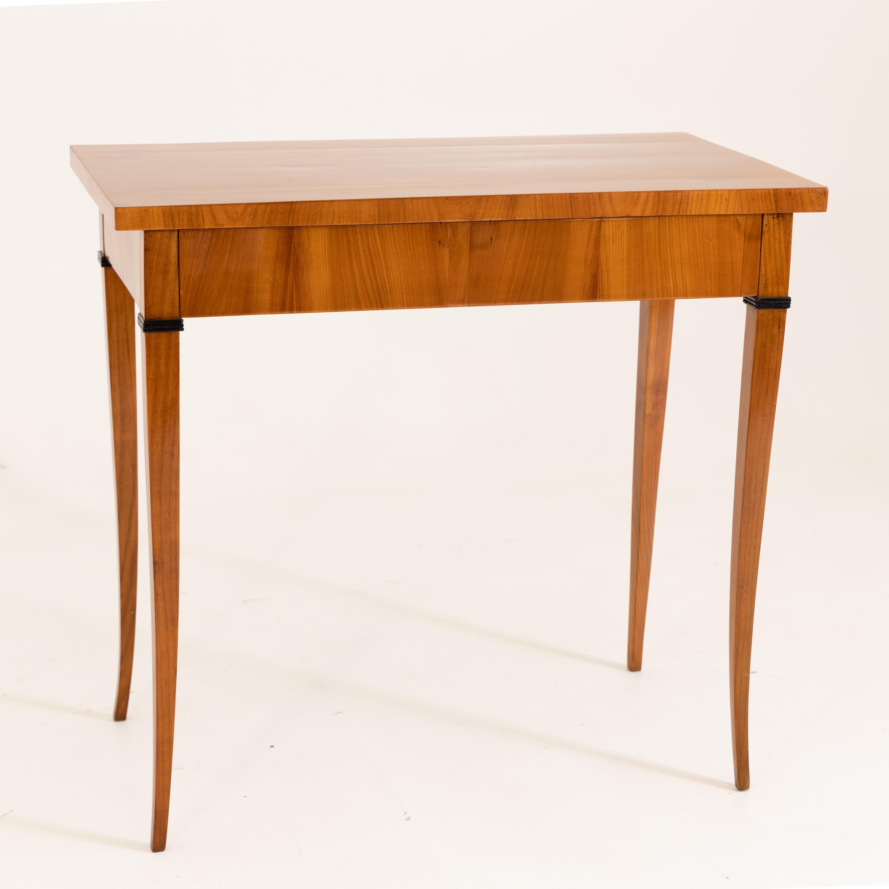 Biedermeier Cherrywood Side Table, Southern Germany, circa 1820 In Good Condition In Greding, DE