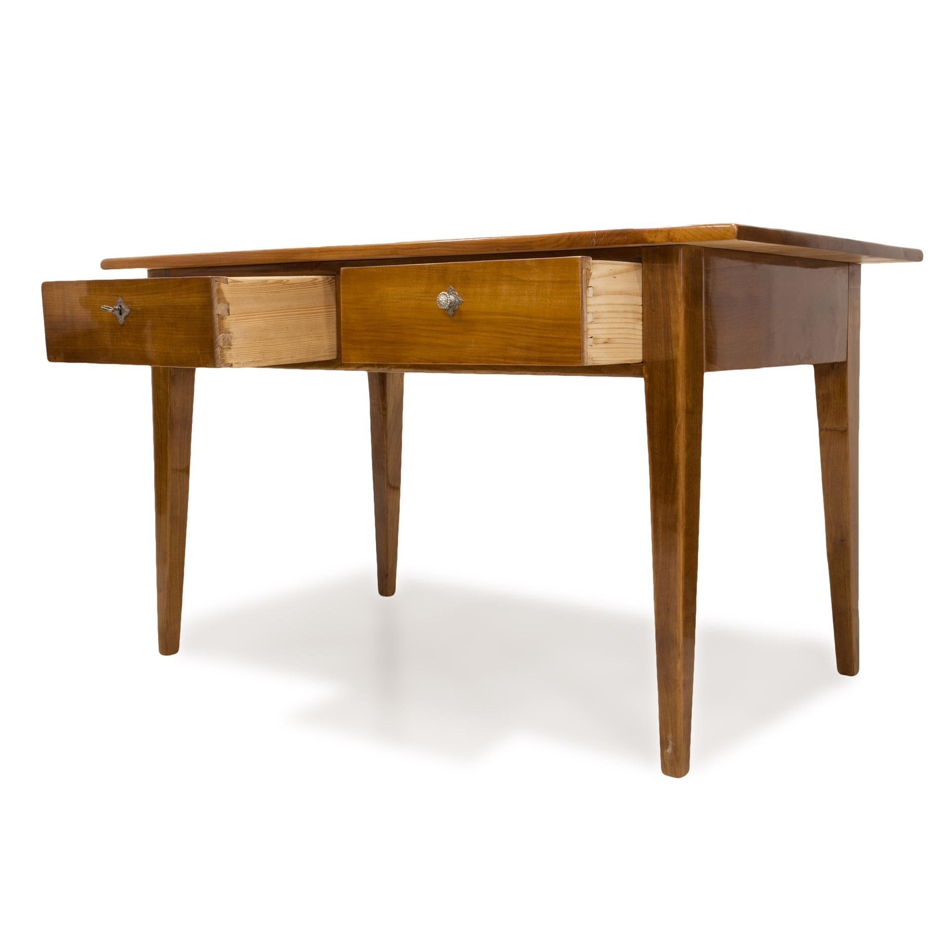 Biedermeier Cherrywood Table, Germany, 19th Century In Good Condition In Wrocław, Poland