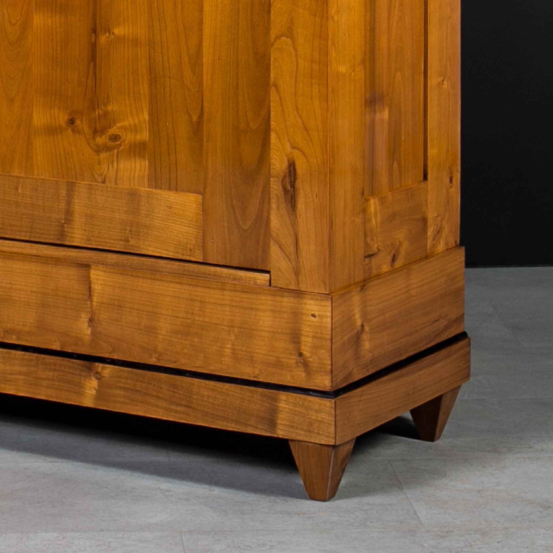 Biedermeier Cherrywood Vitrine, Germany, 19th Century, Fully Restored For Sale 8