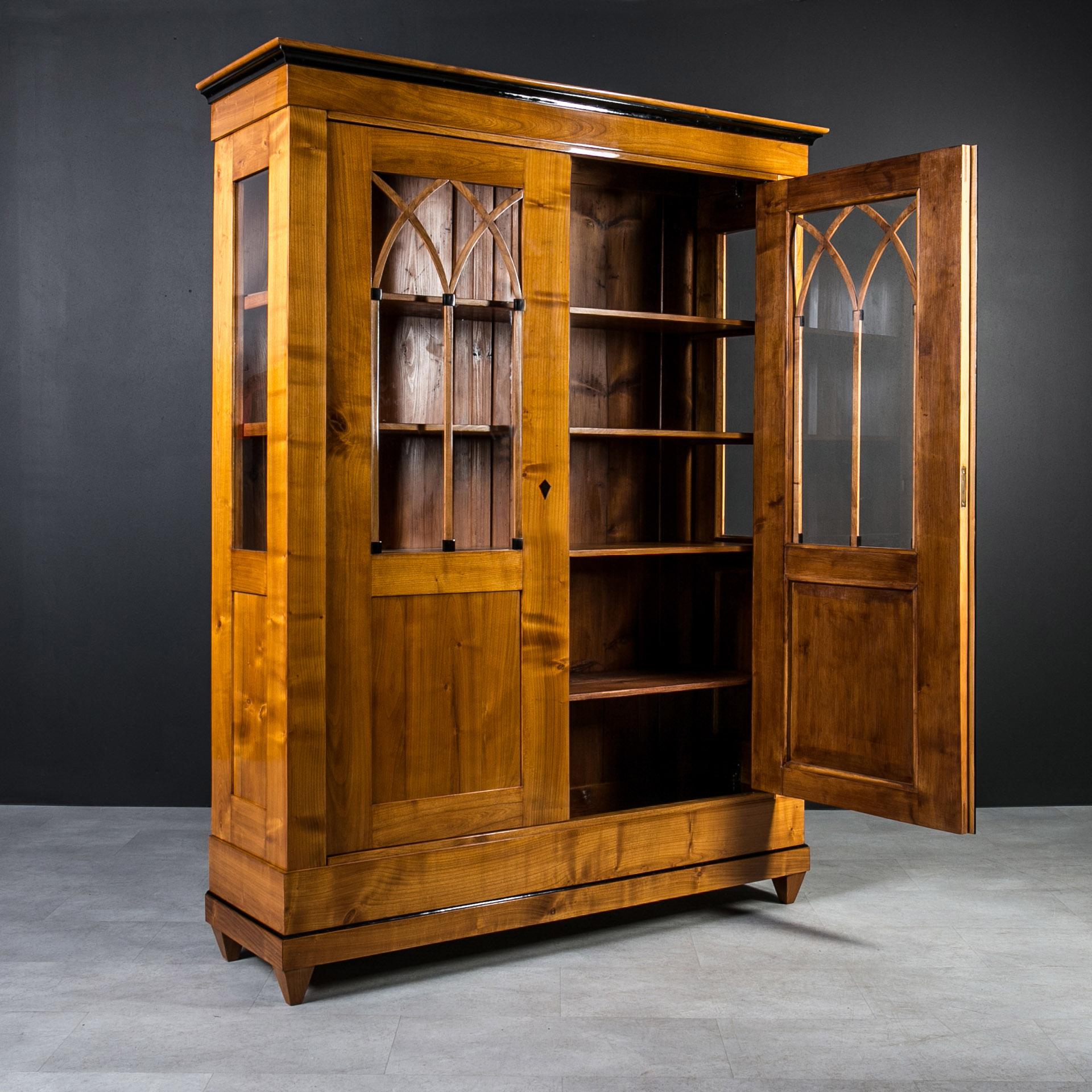 Biedermeier Cherrywood Vitrine, Germany, 19th Century, Fully Restored In Good Condition For Sale In Wrocław, Poland