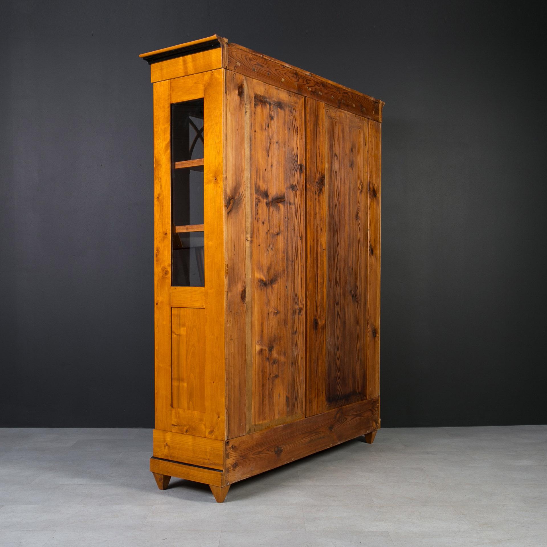 Biedermeier Cherrywood Vitrine, Germany, 19th Century, Fully Restored For Sale 4