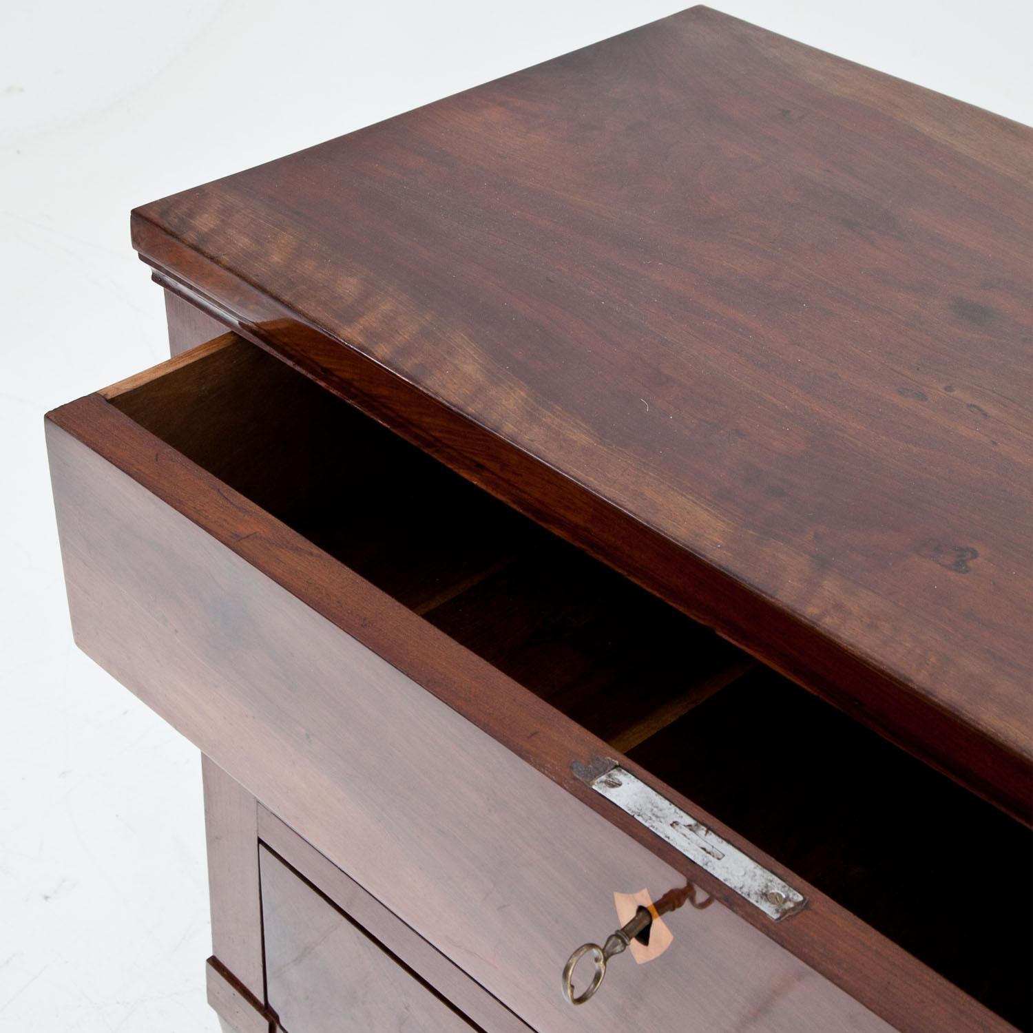 Biedermeier Chest of Drawers, 1820s In Excellent Condition In Greding, DE