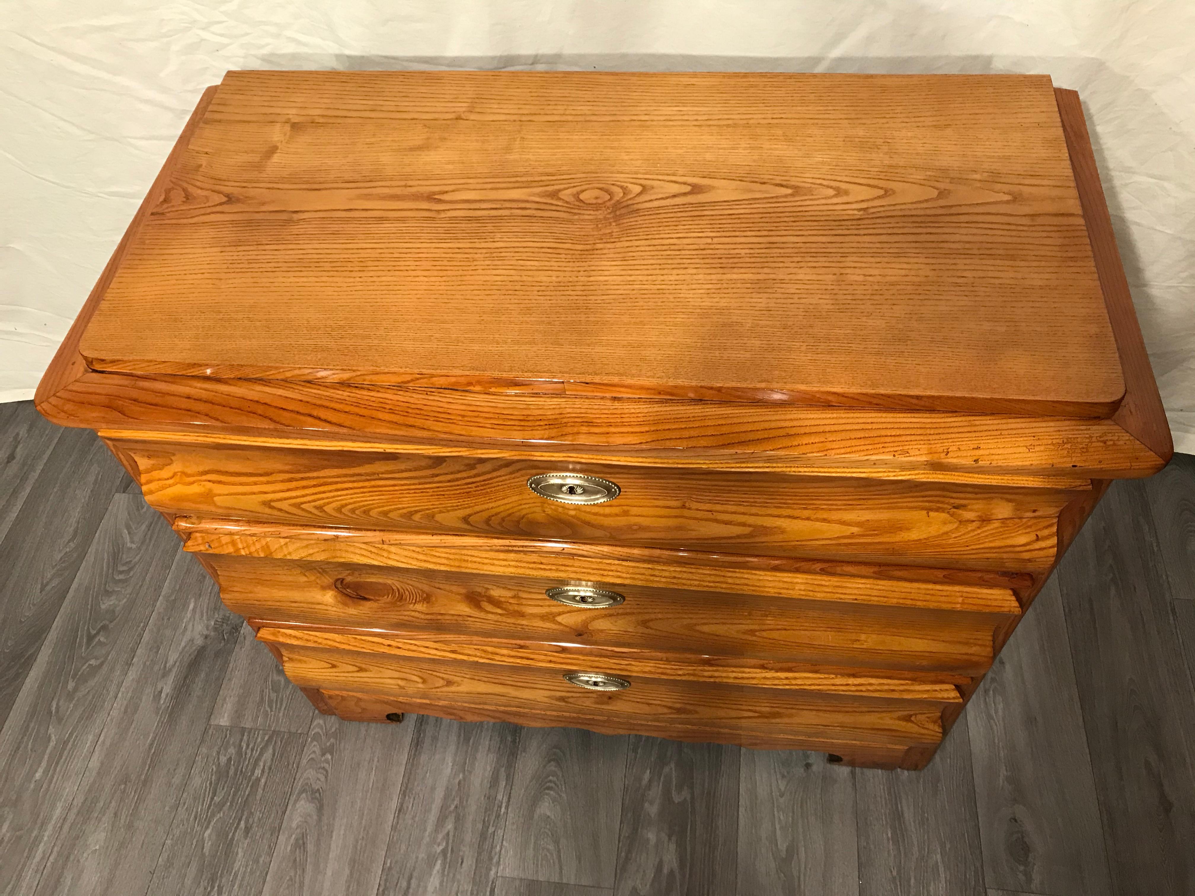 Mid-19th Century Biedermeier Chest of Drawers, 1840, Elm Wood For Sale