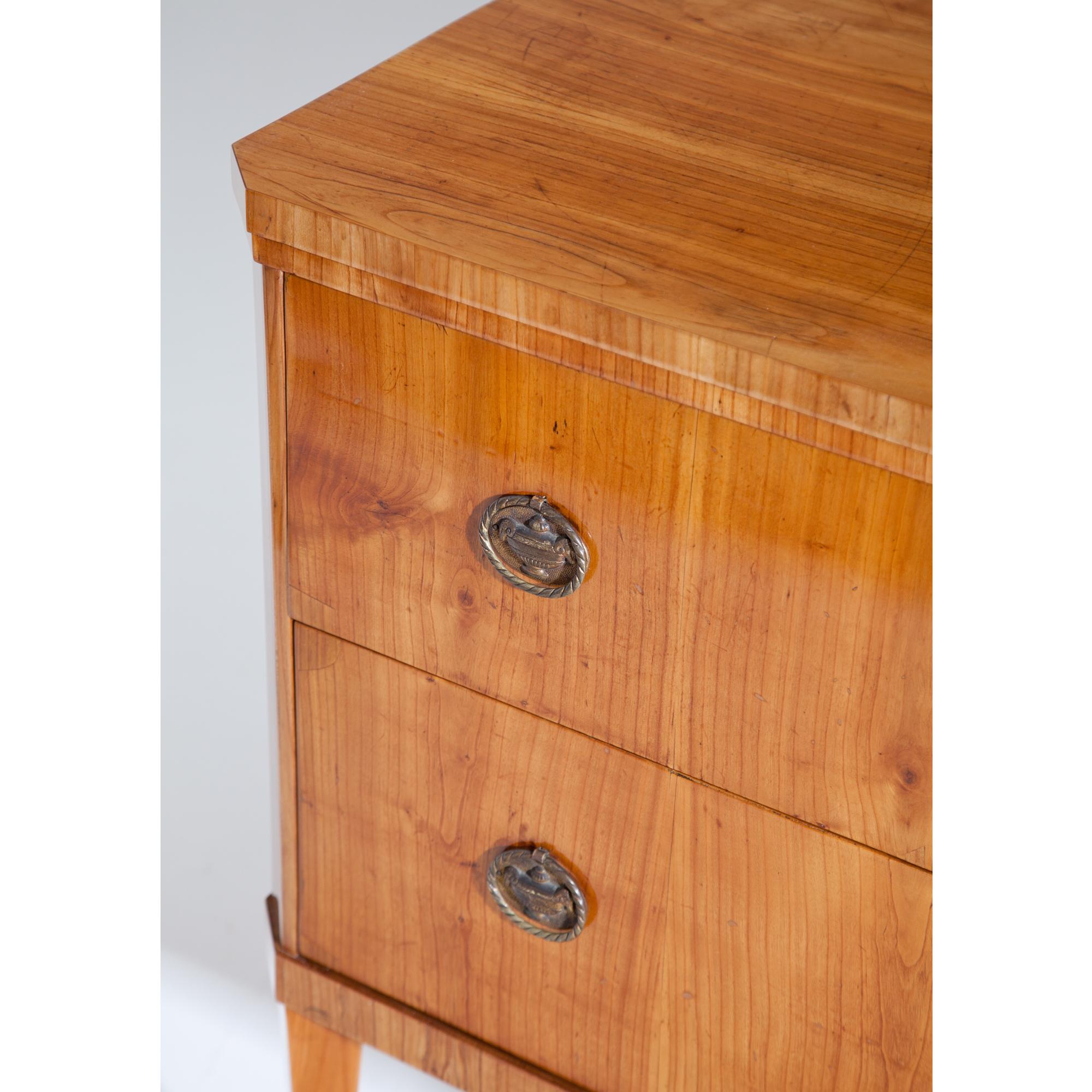 Biedermeier Chest of Drawers, circa 1820 In Good Condition In Greding, DE