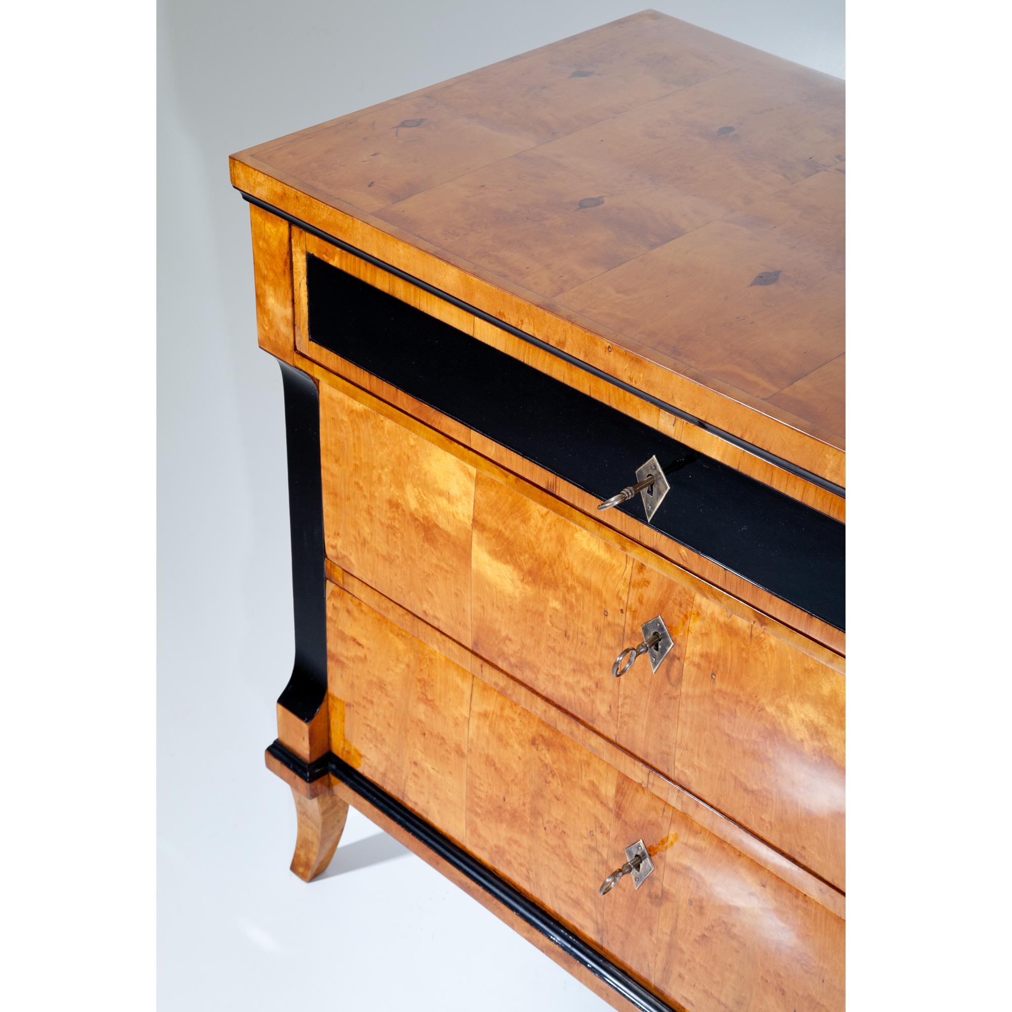 Biedermeier Chest of Drawers, Central Germany, circa 1820 In Good Condition In Greding, DE
