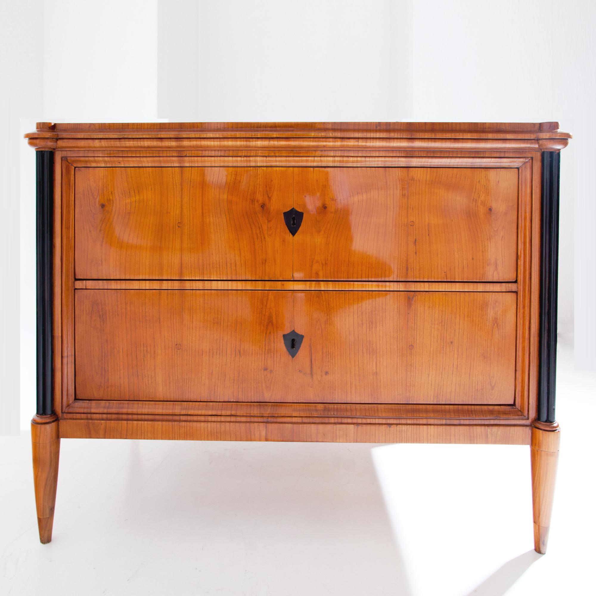 Biedermeier Chest of Drawers, Central Germany, circa 1840 In Good Condition In Greding, DE