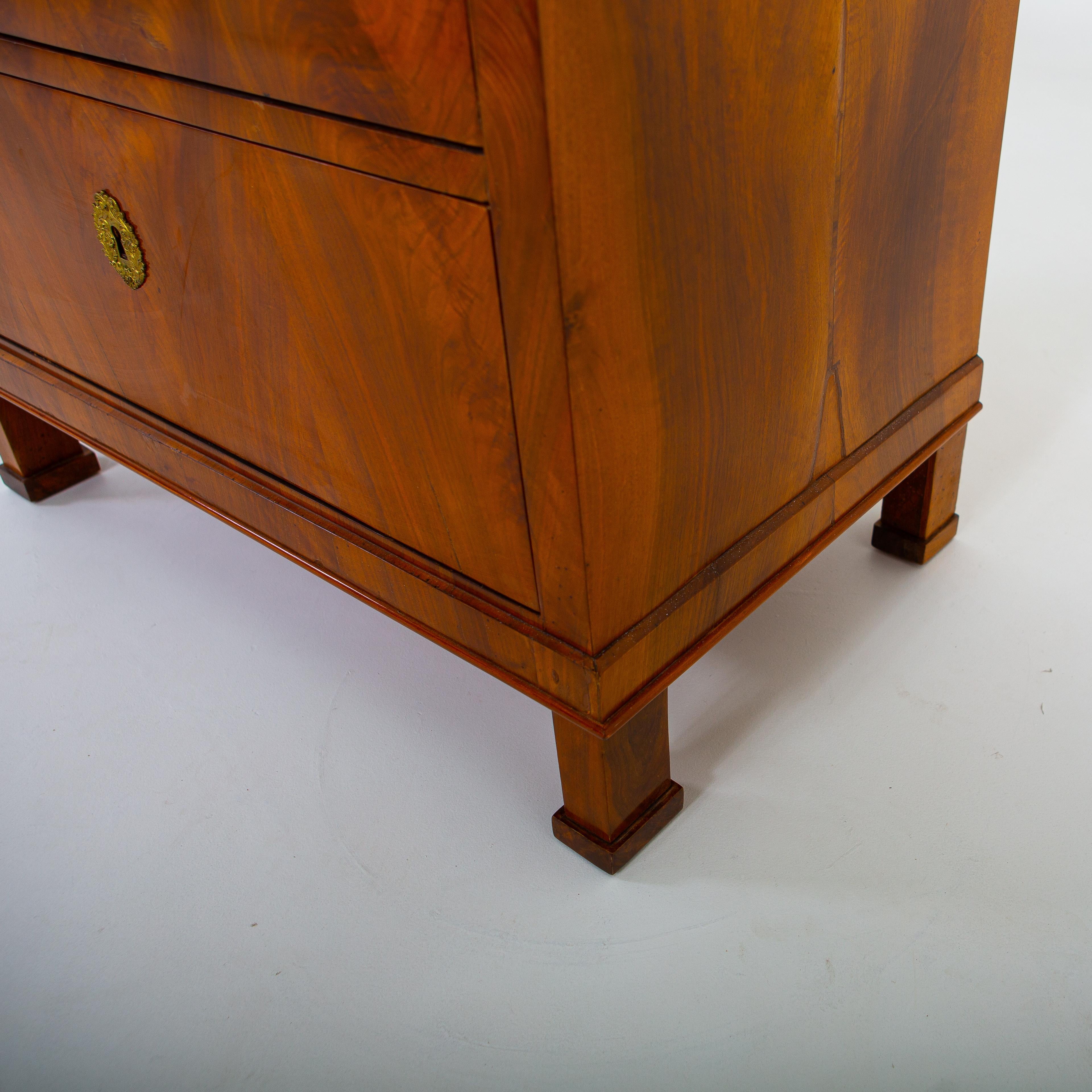 Biedermeier Chest of Drawers, Central Germany, Probably Hesse C. 1830  In Good Condition In Greding, DE