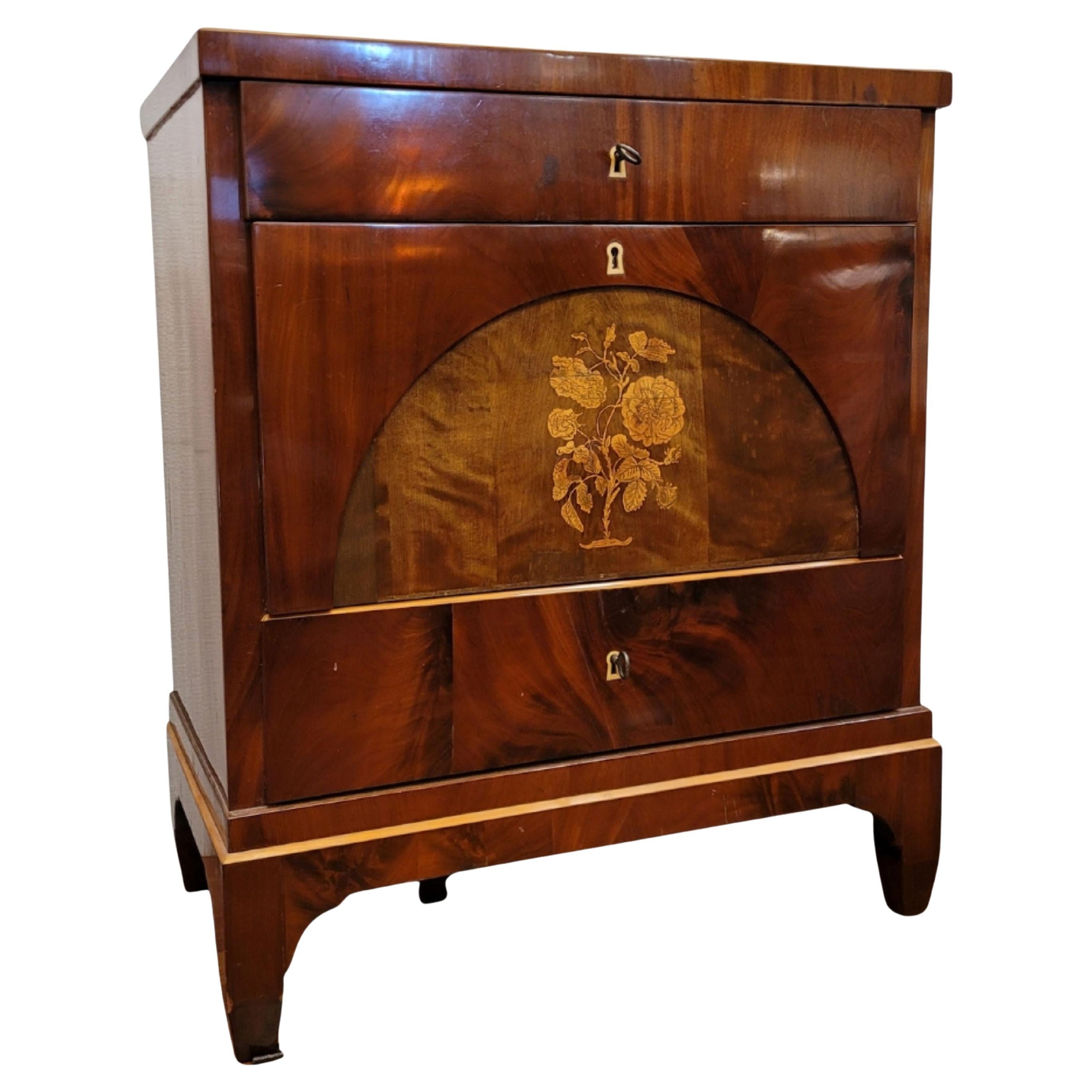 Biedermeier Chest of Drawers Commode in floral marquetry wood. For Sale