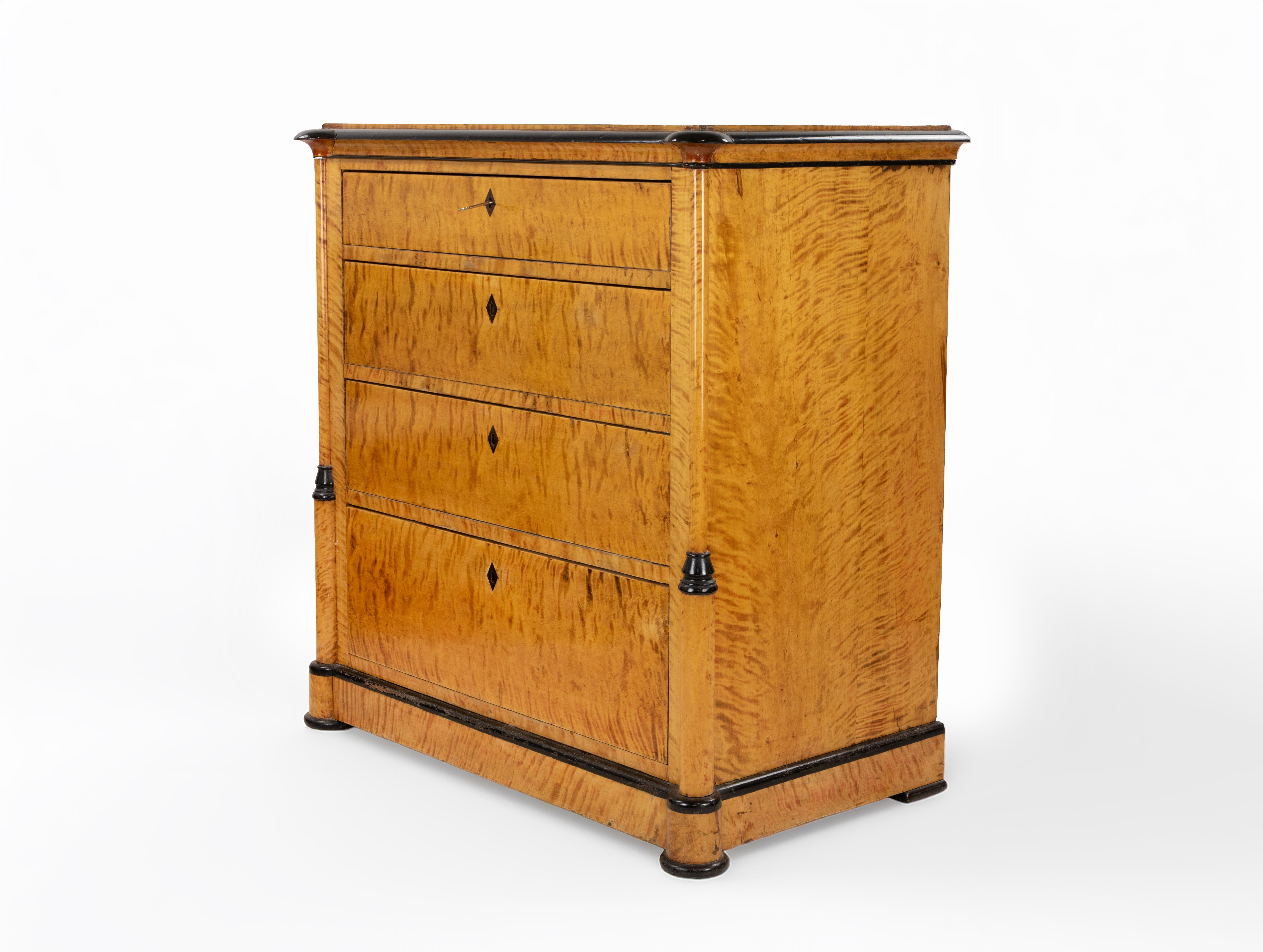 Biedermeier Kommode (19. Jahrhundert) im Angebot