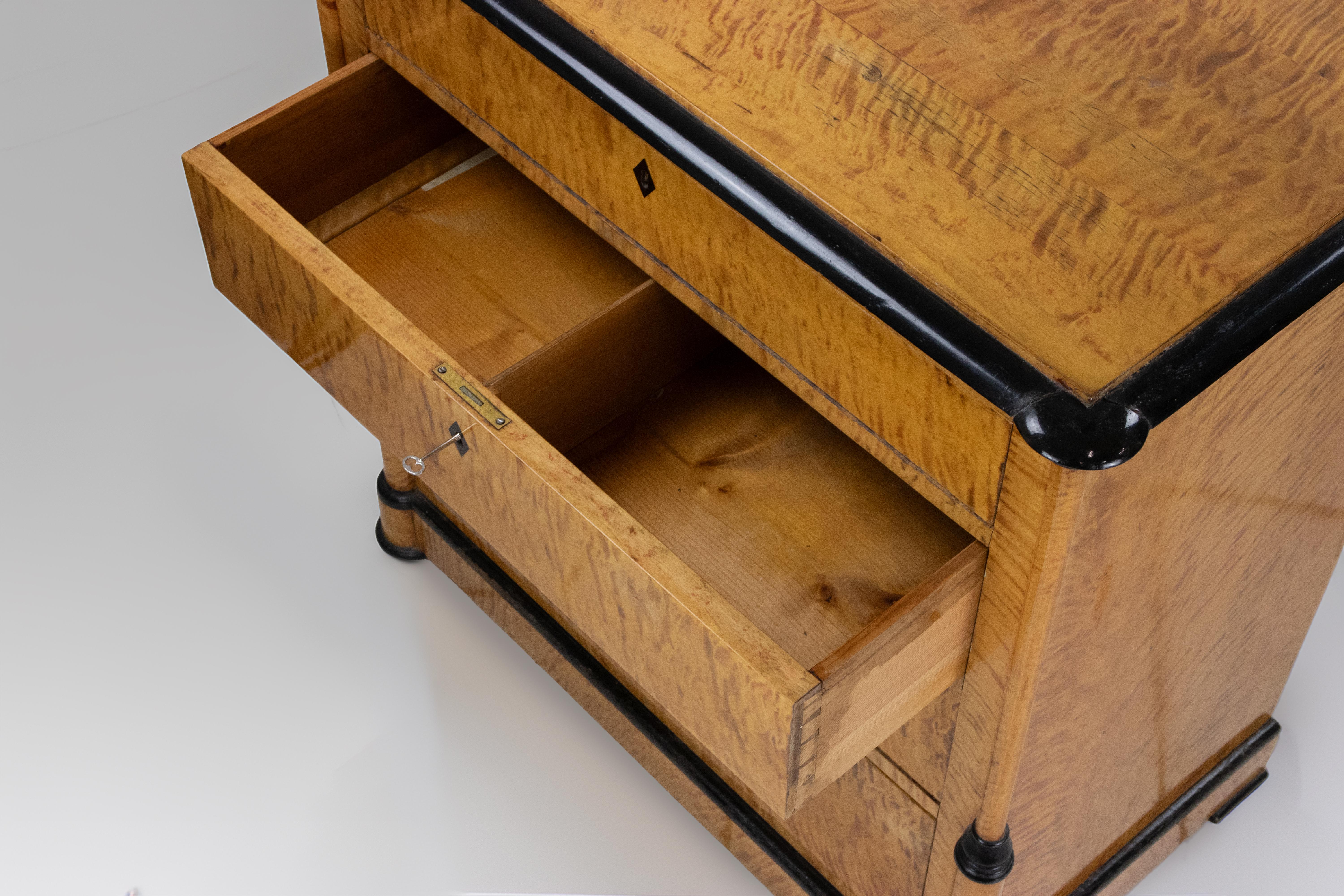 Biedermeier Kommode im Angebot 2