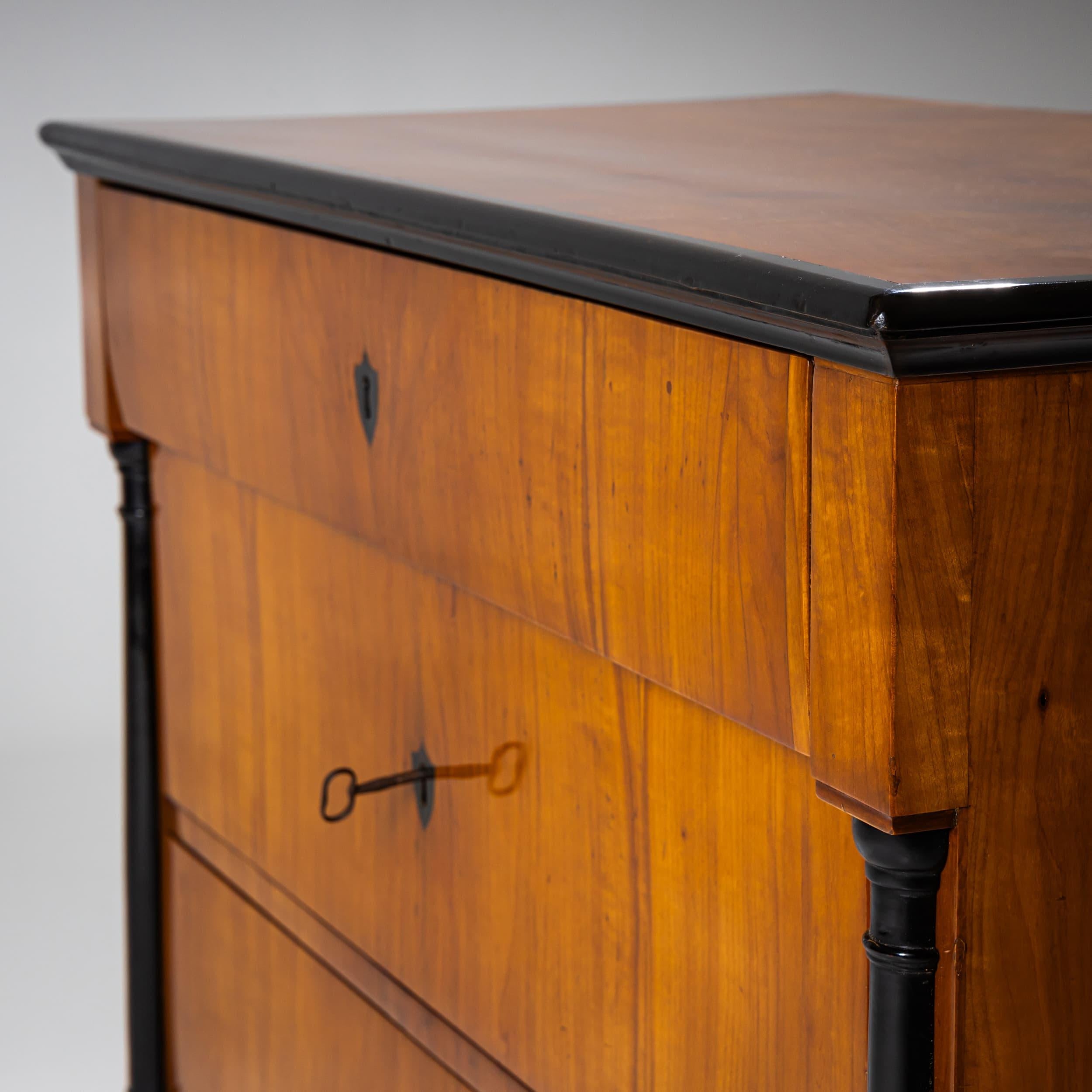 Cerise Commode Biedermeier, Franconie, Allemagne du Sud, vers 1820 en vente