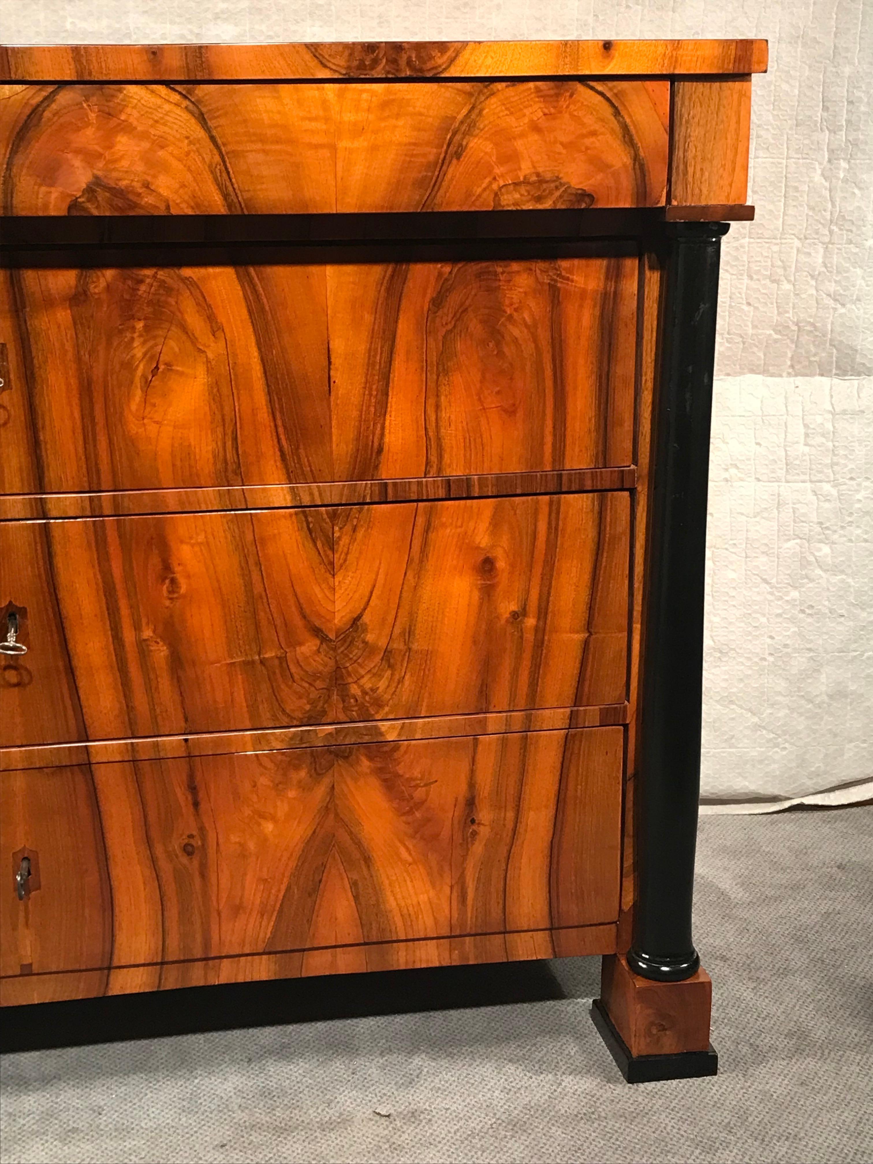 Biedermeier Chest of Drawers, Germany 1820 In Good Condition For Sale In Belmont, MA
