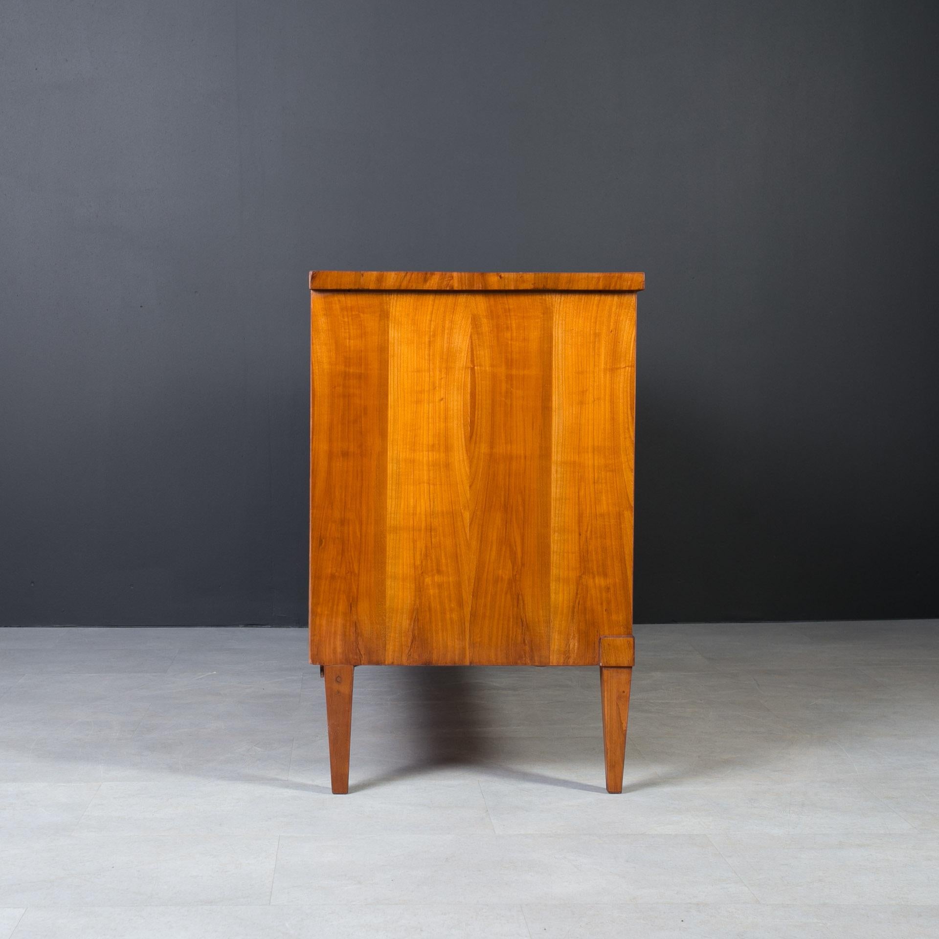 Lucidato Cassettiera Biedermeier in Wood Wood, Germania, metà del XIX secolo in vendita
