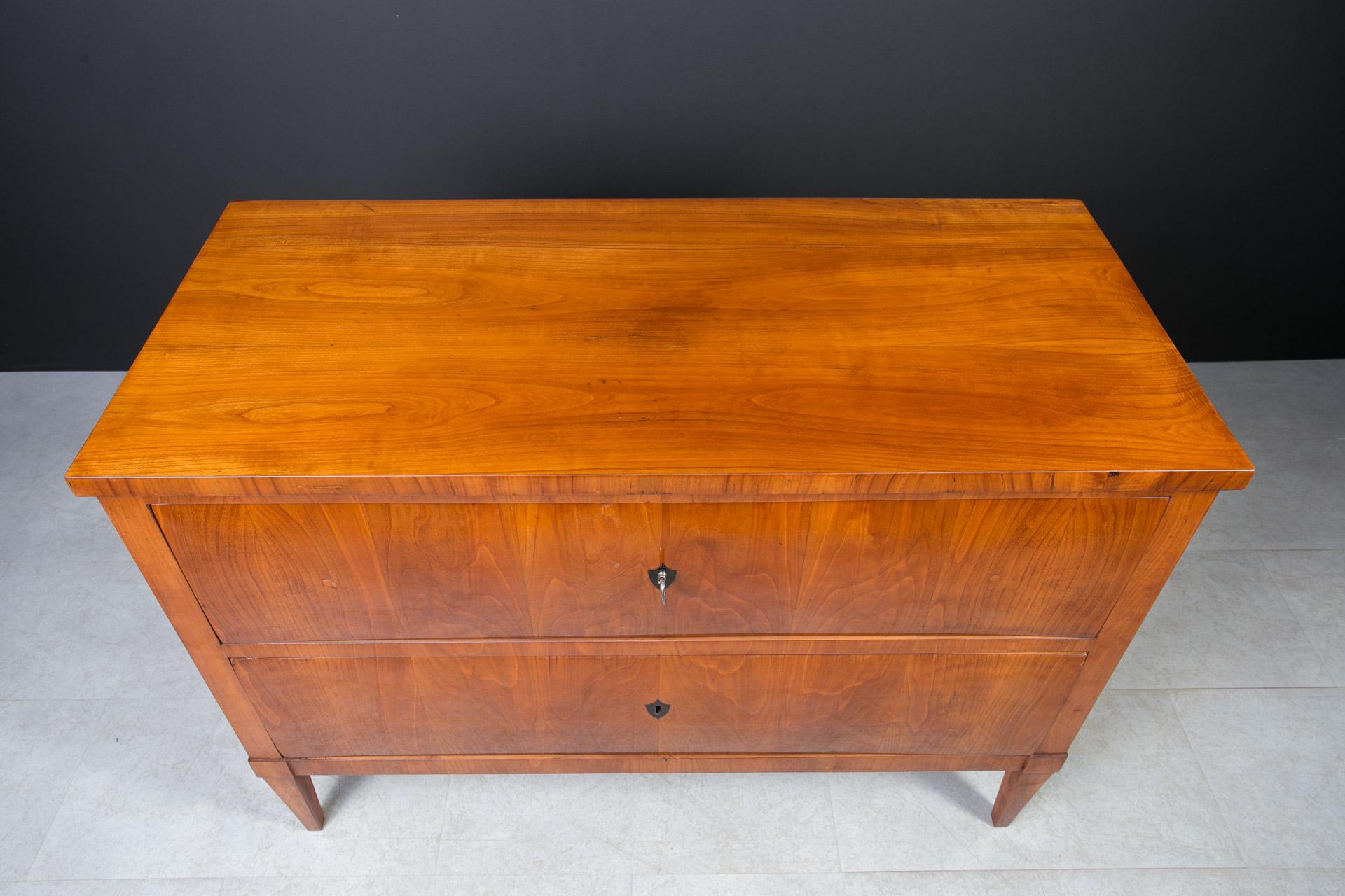 Ciliegio Cassettiera Biedermeier in Wood Wood, Germania, metà del XIX secolo in vendita