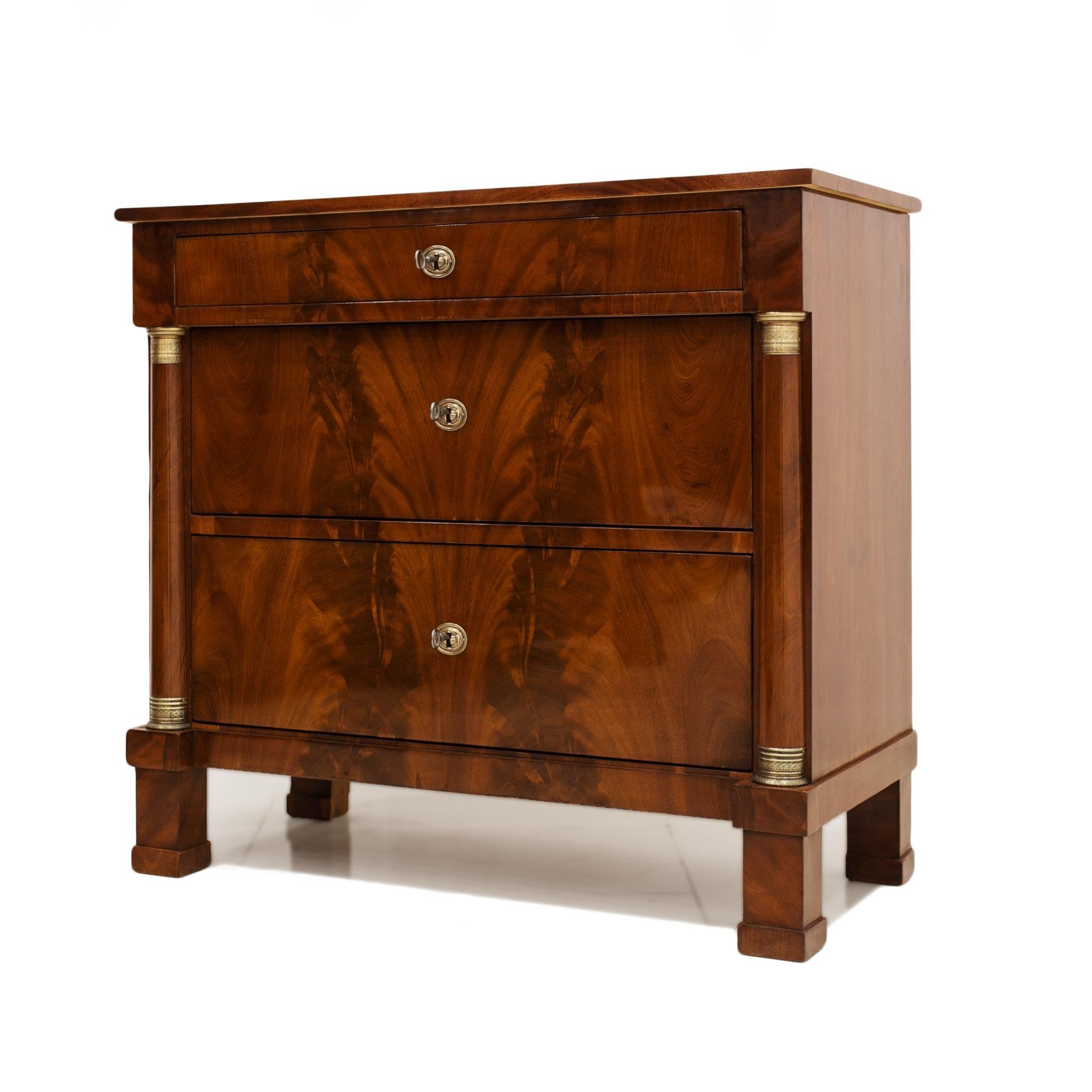 Biedermeier style chest of drawers from 19th century. This piece of furniture comes from France. It was veneered with beautiful mahogany pyramid veneer. It features 2 big drawers lockable with keys and 1 smaller one in the upper section. The chest