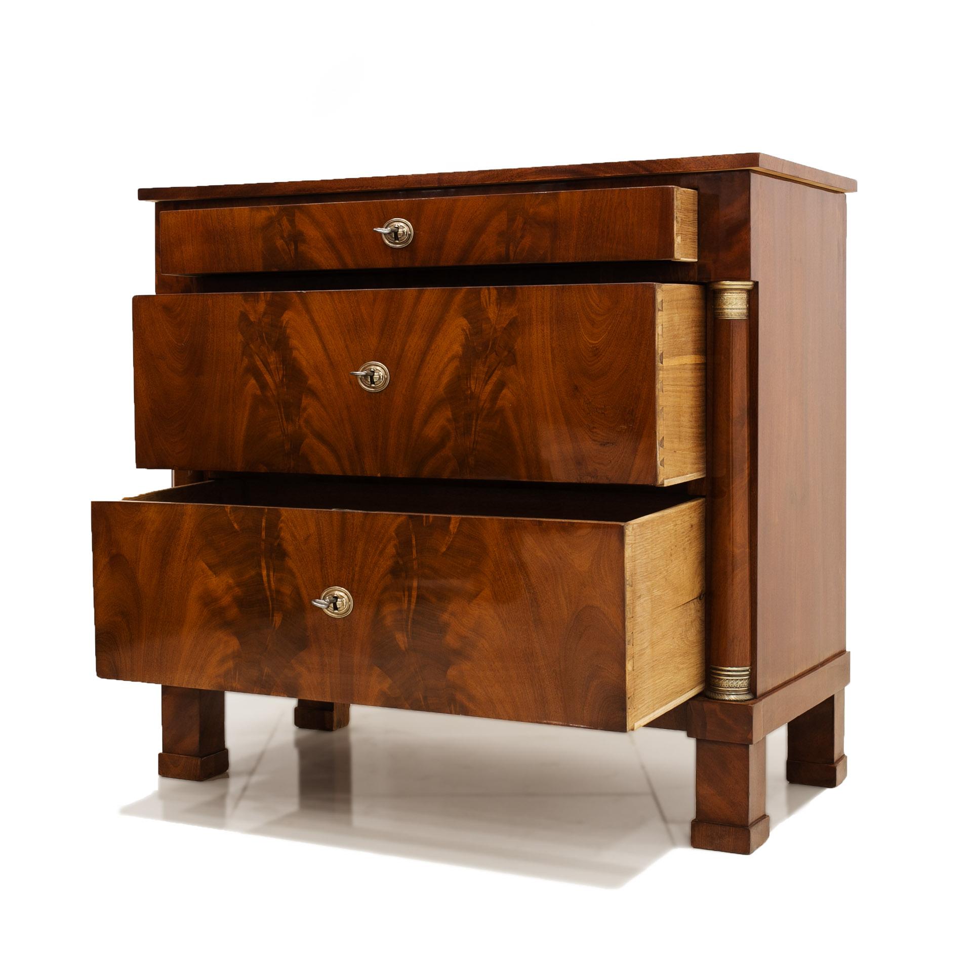 French Biedermeier Chest of Drawers in Mahogany, France, 19th Century