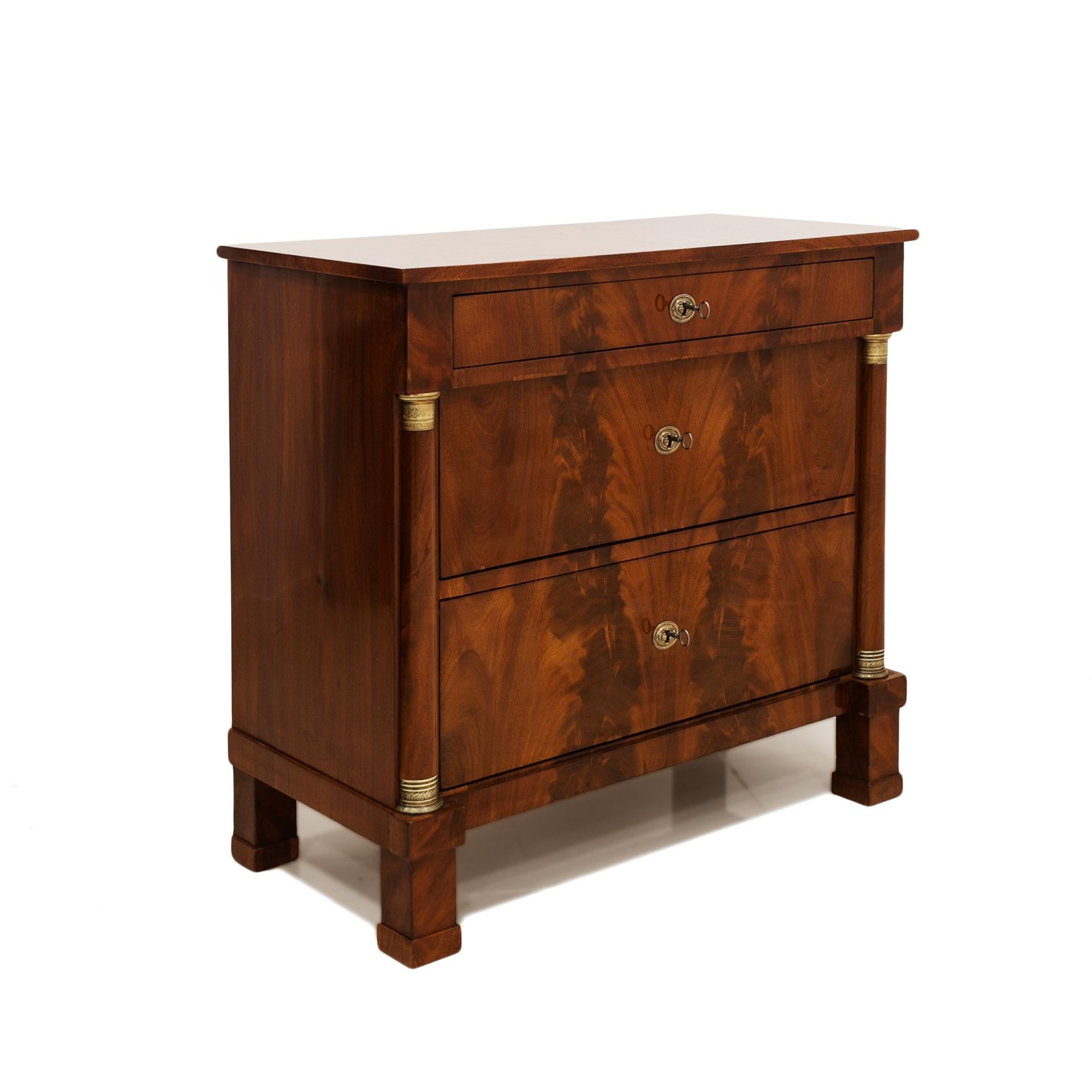 Biedermeier Chest of Drawers in Mahogany, France, 19th Century In Good Condition In Wrocław, Poland
