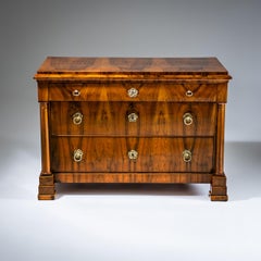 Biedermeier Chest of Drawers in Walnut, Austria circa 1820