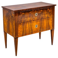 Biedermeier-Kommode aus Nussbaumholz, um 1820