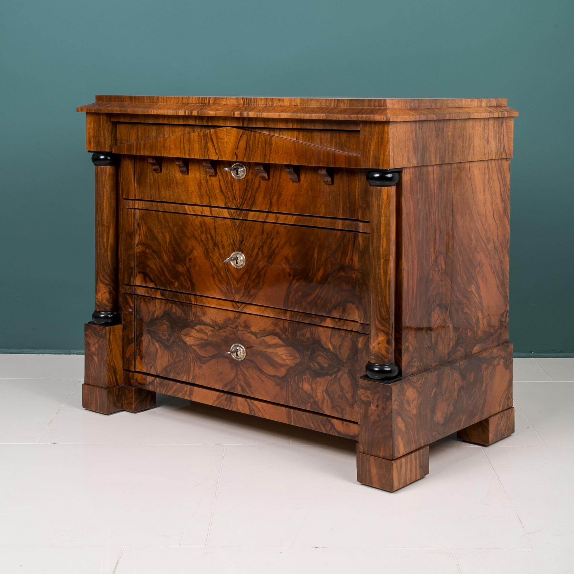 Biedermeier style chest of drawers from 19th century. This piece of furniture comes from Germany. It was made of coniferous wood and veneered with beautiful walnut wood. It features 3 spacious drawers. The chest of drawers has undergone a complete