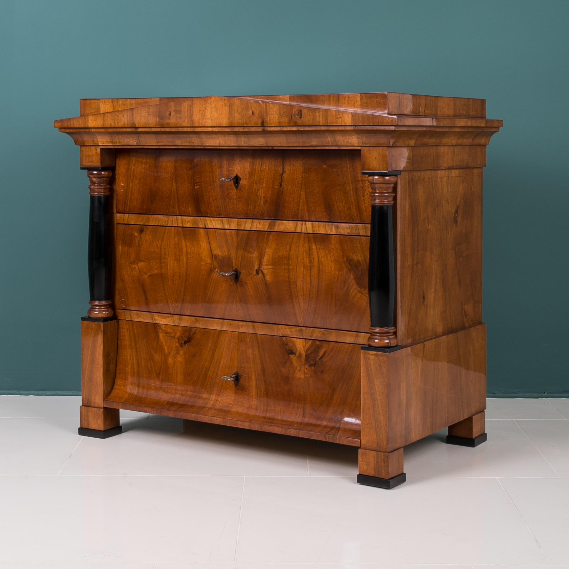 Biedermeier style chest of drawers from 19th century. This piece of furniture comes from Germany. It was made of coniferous wood and veneered with beautiful walnut wood. It features 3 spacious drawers of different sizes and unique decorative