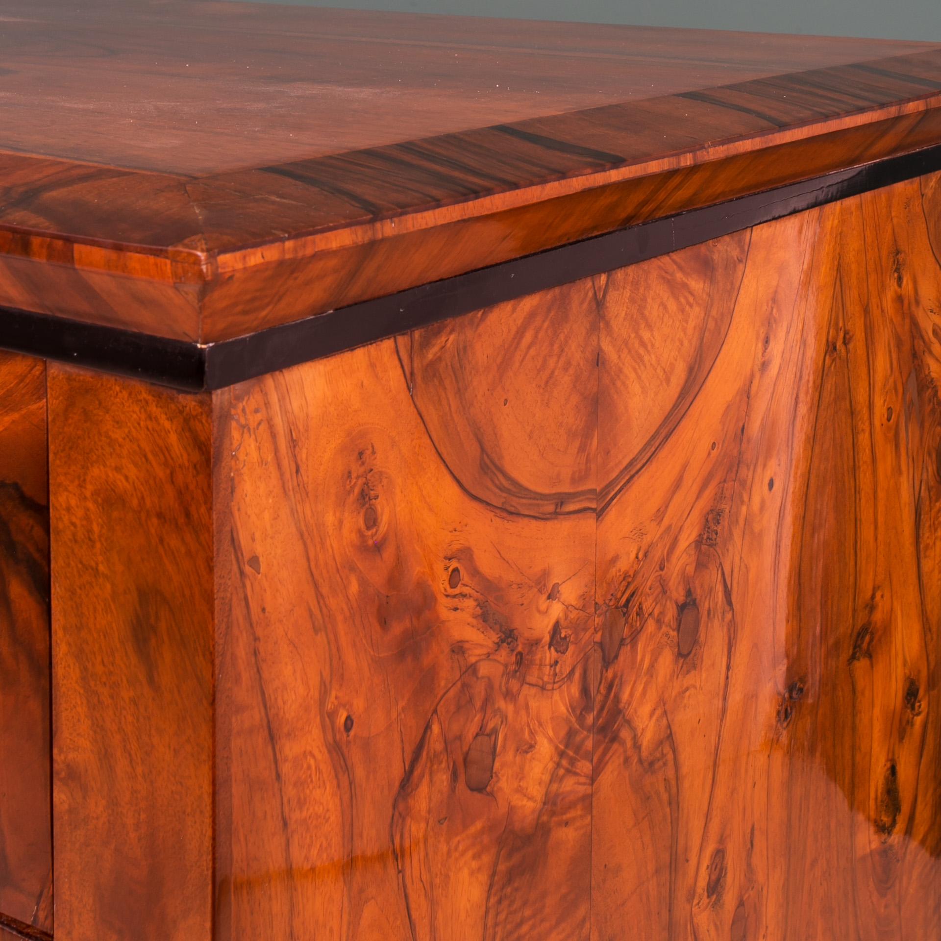 Biedermeier Chest of Drawers in Walnut, Germany, 19th Century 4